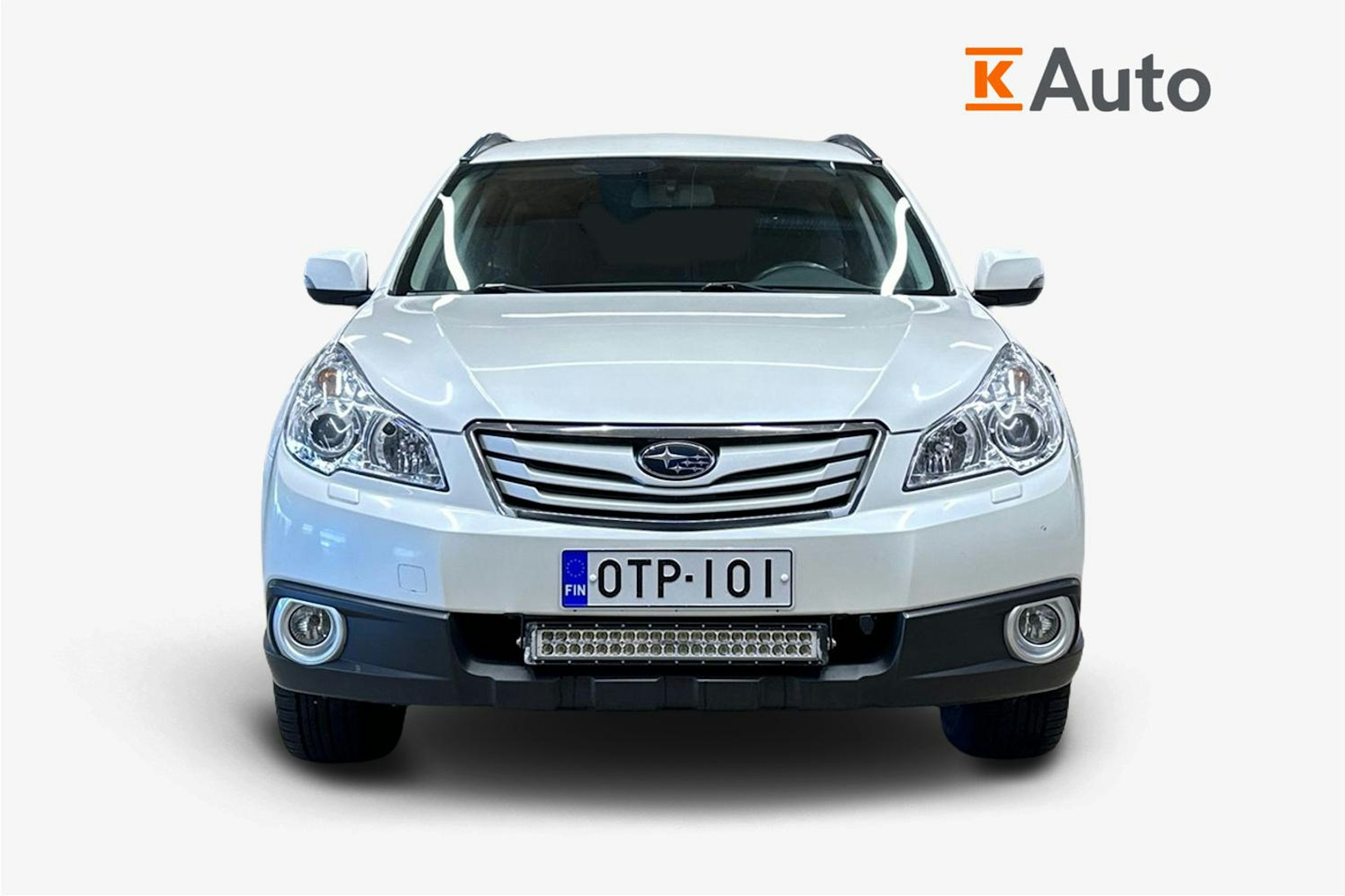 valkoinen Subaru Outback 2012 kuva 5.