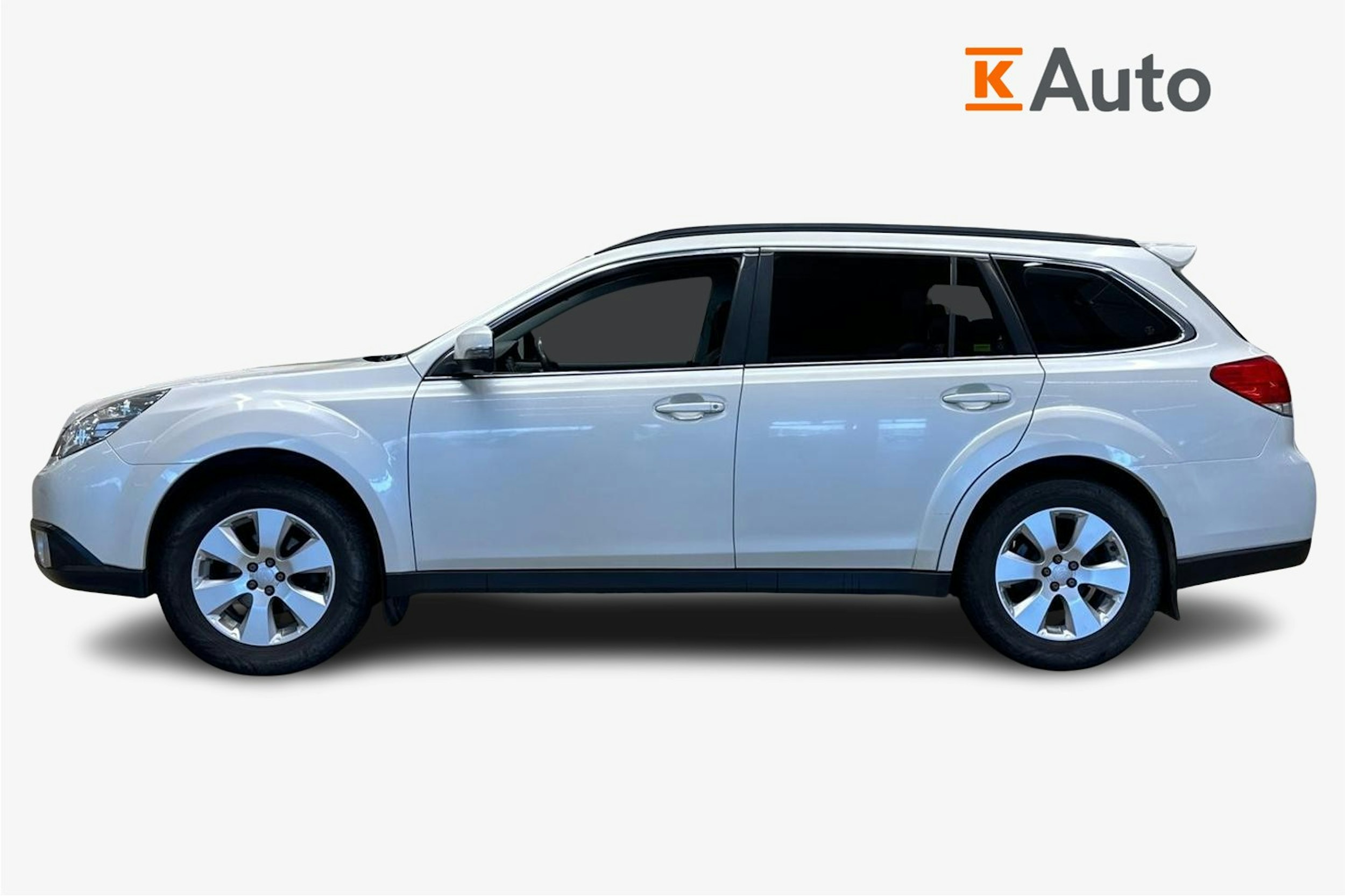 valkoinen Subaru Outback 2012 kuva 6.