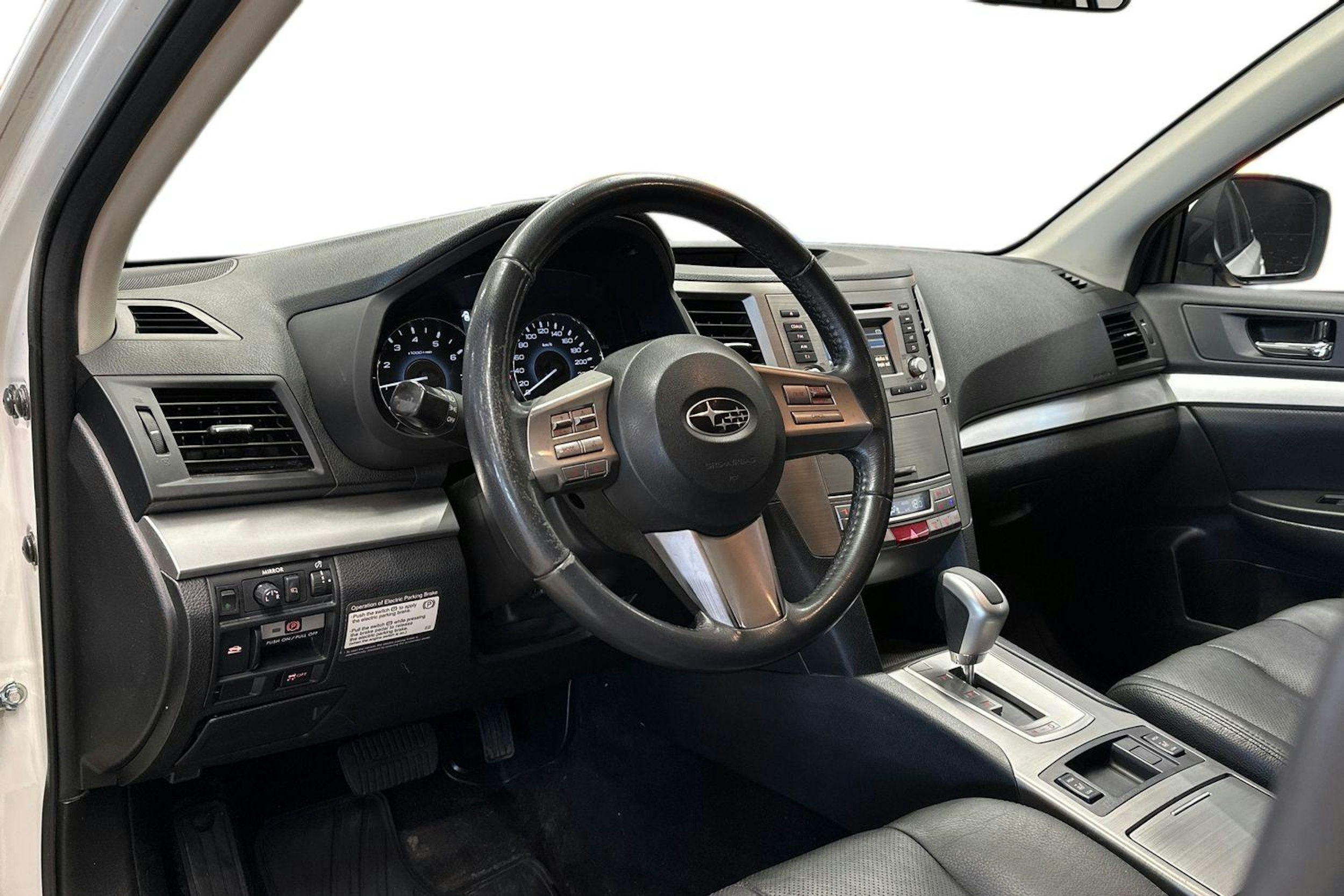 valkoinen Subaru Outback 2012 kuva 9.