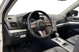 valkoinen Subaru Outback 2012 kuva 9.