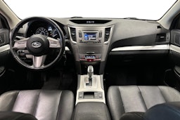 valkoinen Subaru Outback 2012 kuva 10.