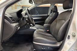 valkoinen Subaru Outback 2012 kuva 15.