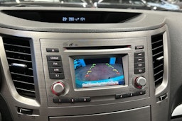 valkoinen Subaru Outback 2012 kuva 18.
