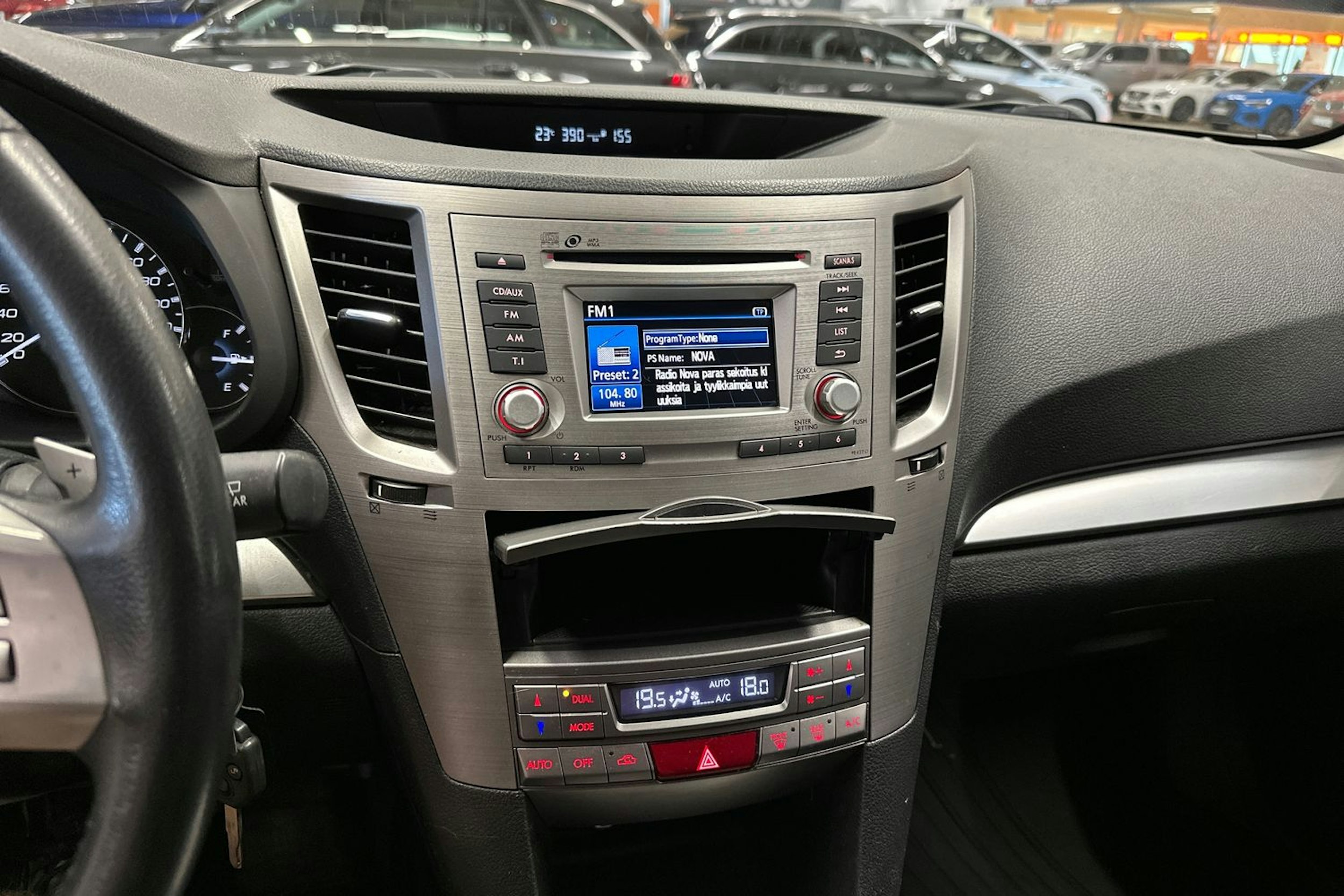 valkoinen Subaru Outback 2012 kuva 20.