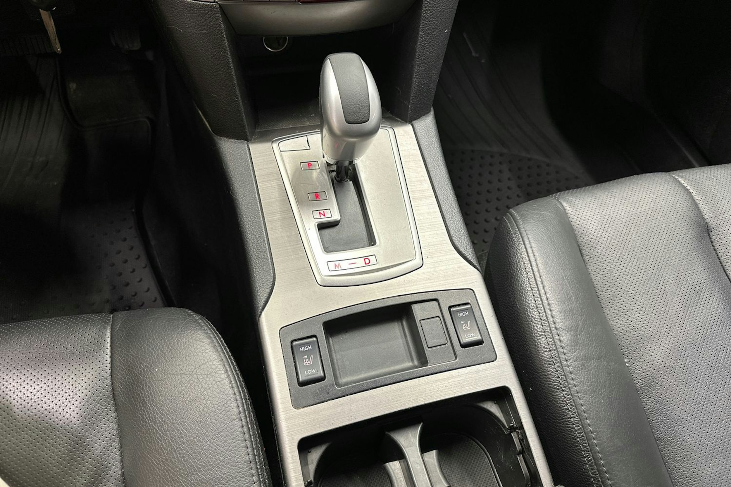 valkoinen Subaru Outback 2012 kuva 21.