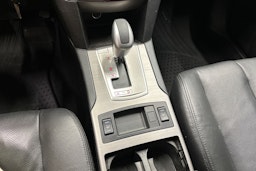 valkoinen Subaru Outback 2012 kuva 21.