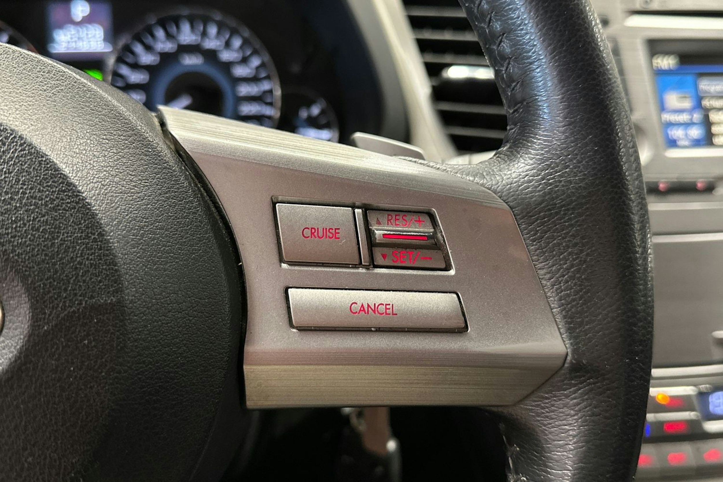 valkoinen Subaru Outback 2012 kuva 24.