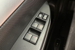 valkoinen Subaru Outback 2012 kuva 27.