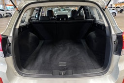 valkoinen Subaru Outback 2012 kuva 28.