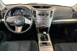 Musta Subaru Outback 2012 kuva 7.