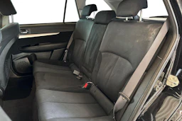 Musta Subaru Outback 2012 kuva 8.