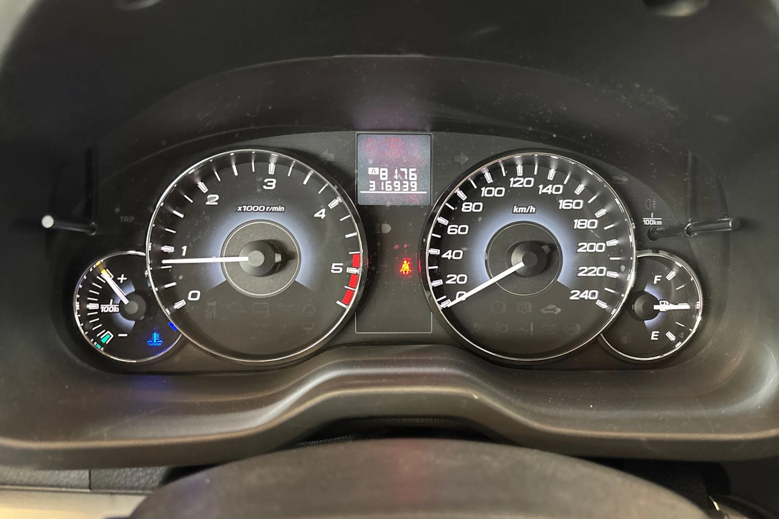 Musta Subaru Outback 2012 kuva 11.