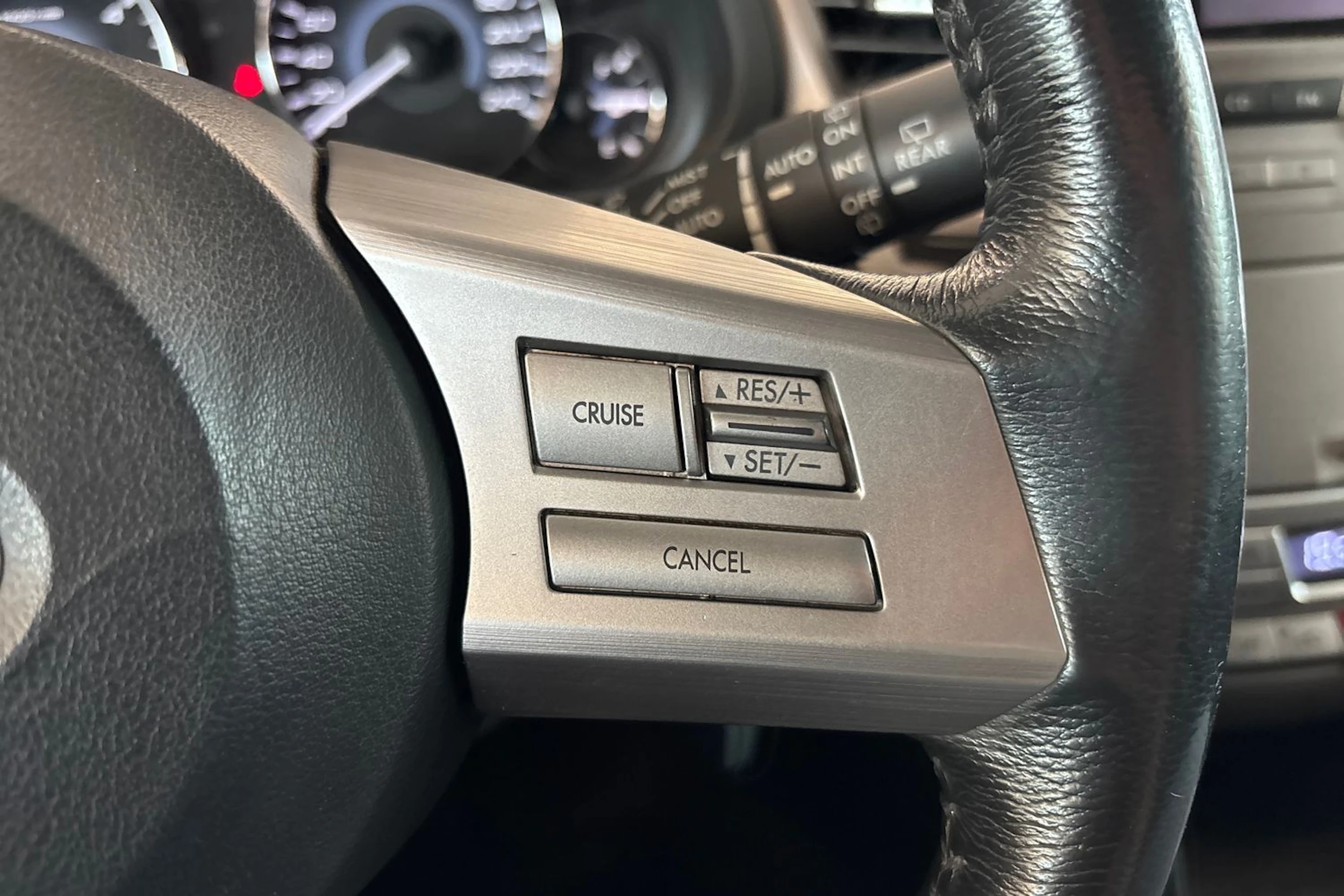 Musta Subaru Outback 2012 kuva 12.