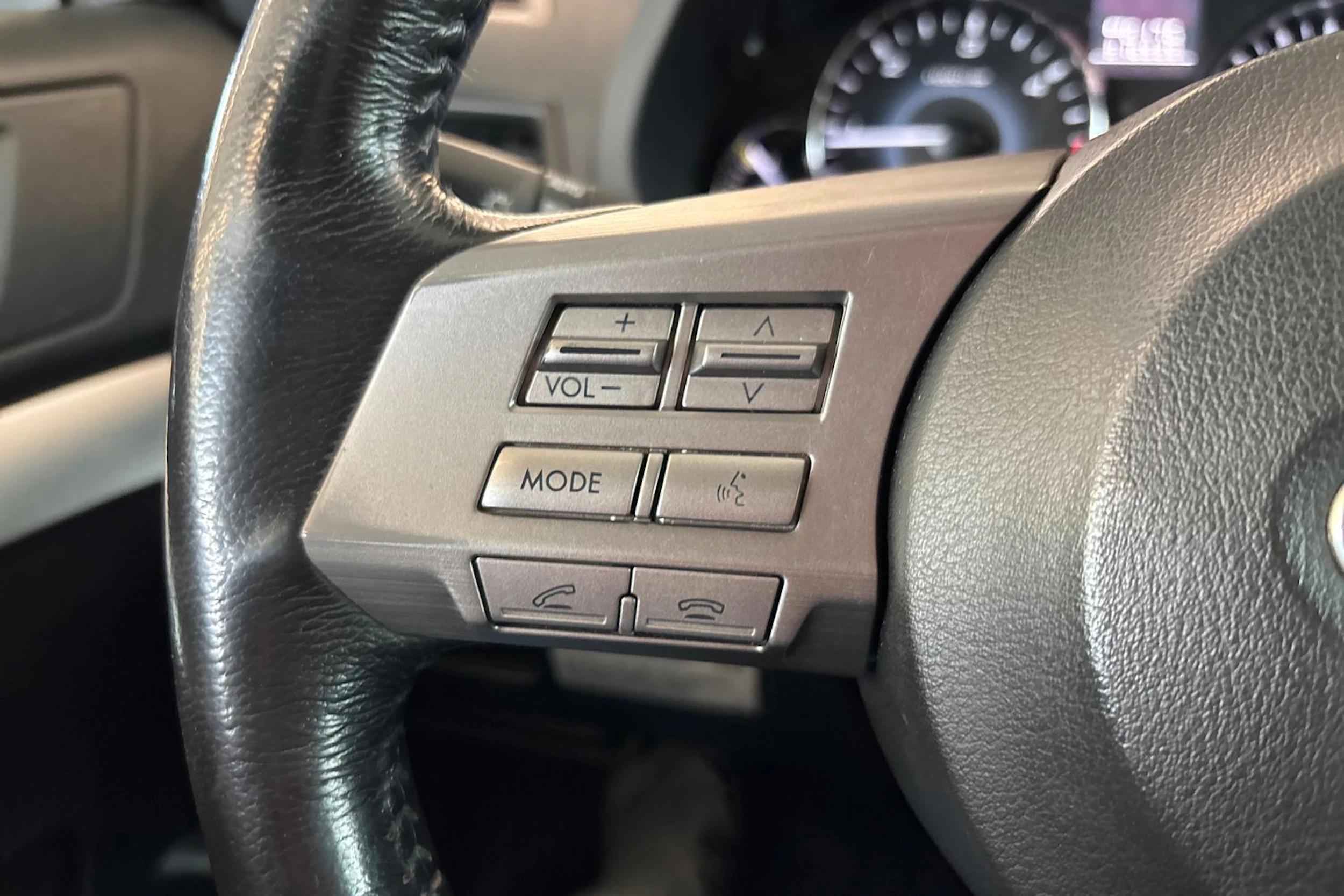 Musta Subaru Outback 2012 kuva 13.