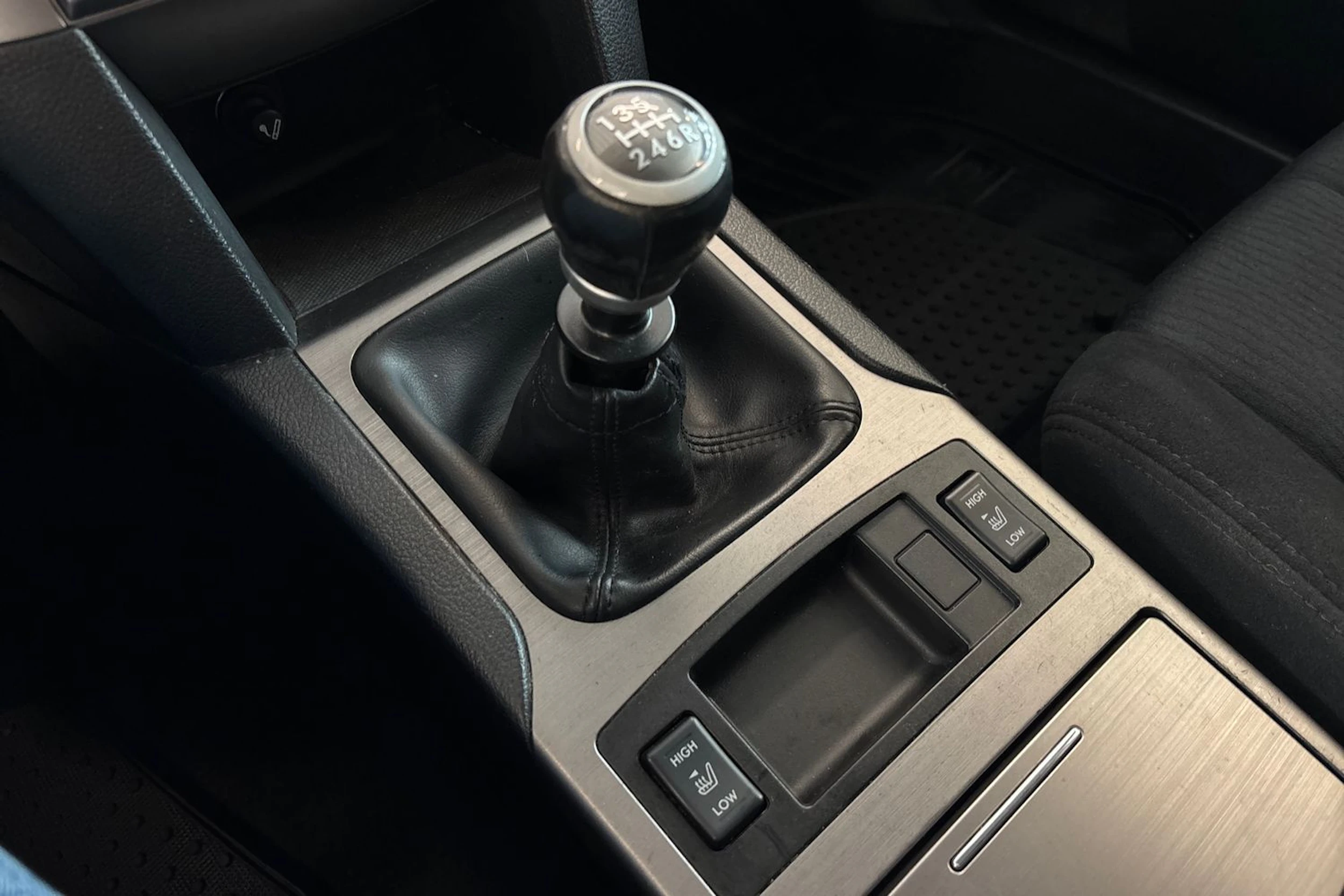 Musta Subaru Outback 2012 kuva 15.