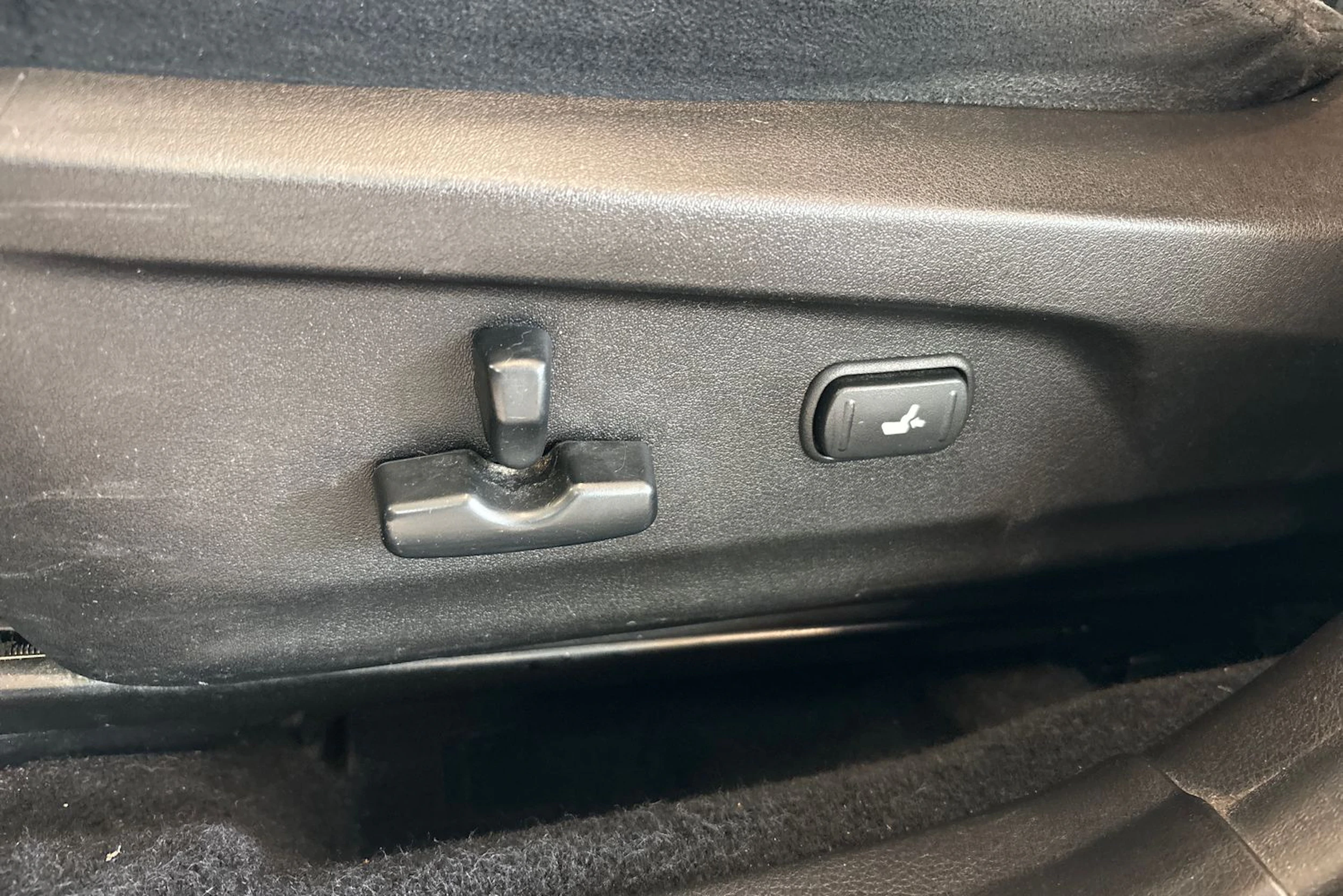 Musta Subaru Outback 2012 kuva 16.