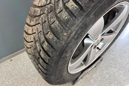 Musta Subaru Outback 2012 kuva 19.