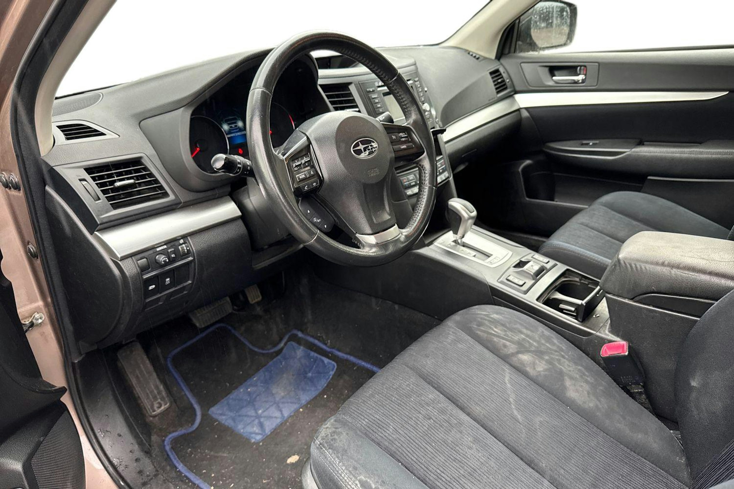 harmaa Subaru Outback 2013 kuva 3.