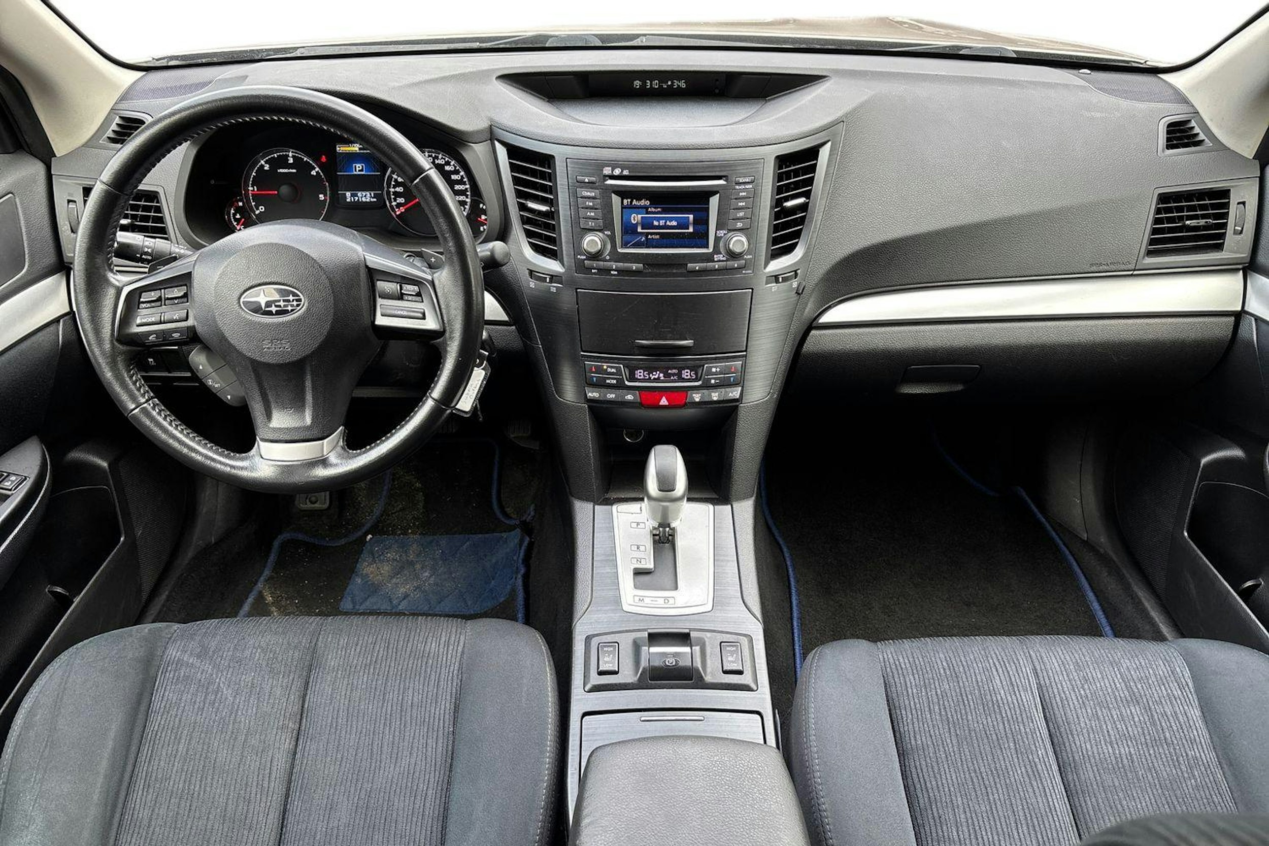 harmaa Subaru Outback 2013 kuva 9.