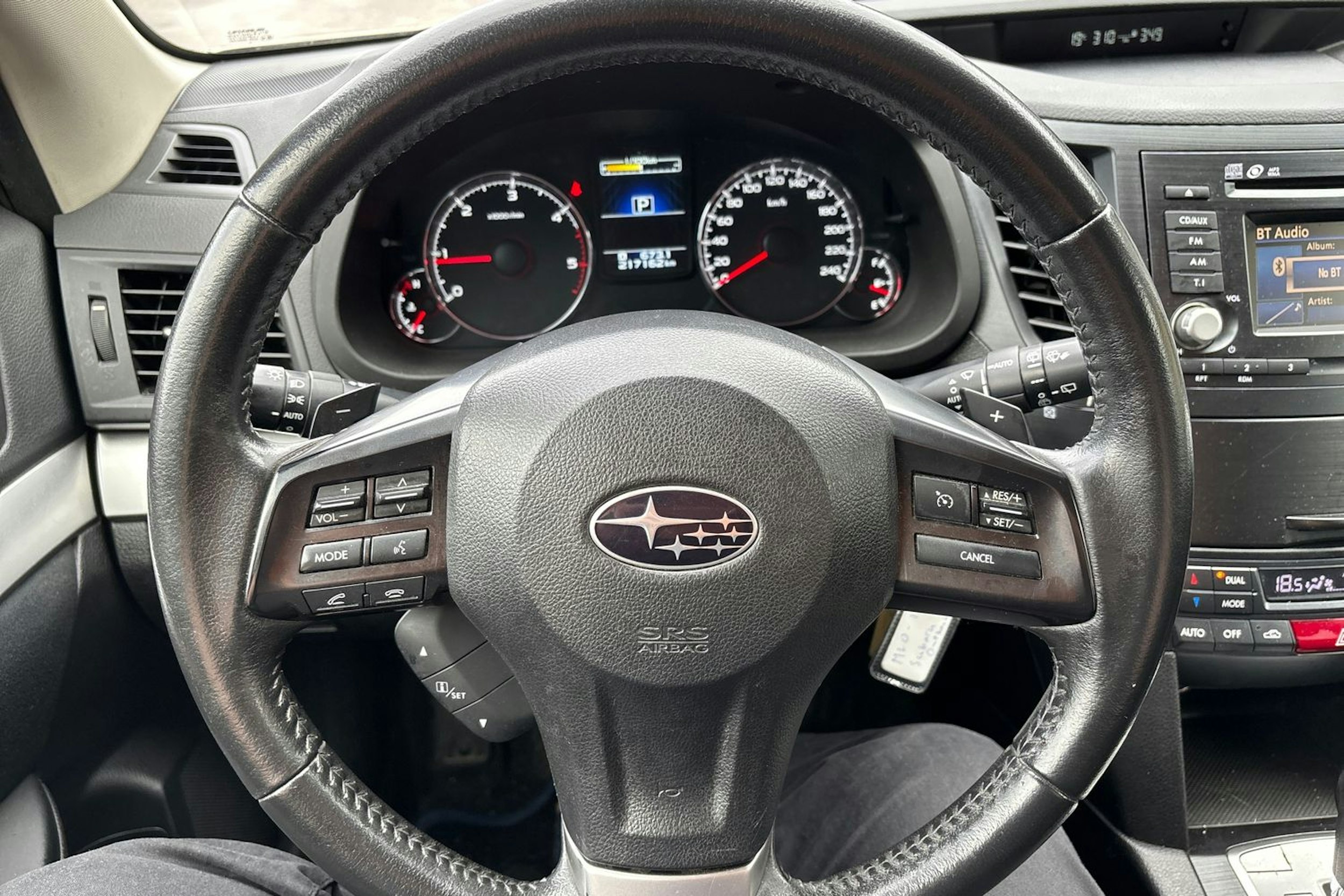harmaa Subaru Outback 2013 kuva 18.