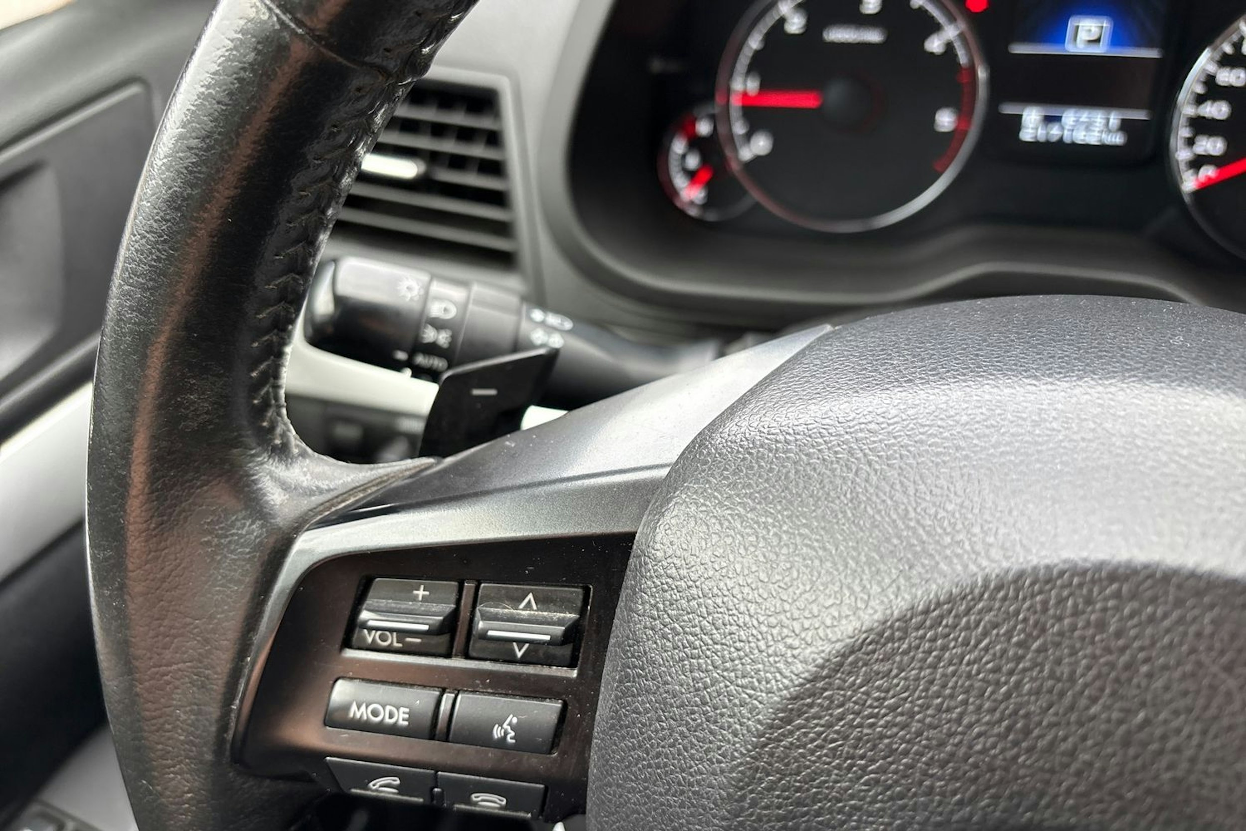 harmaa Subaru Outback 2013 kuva 19.