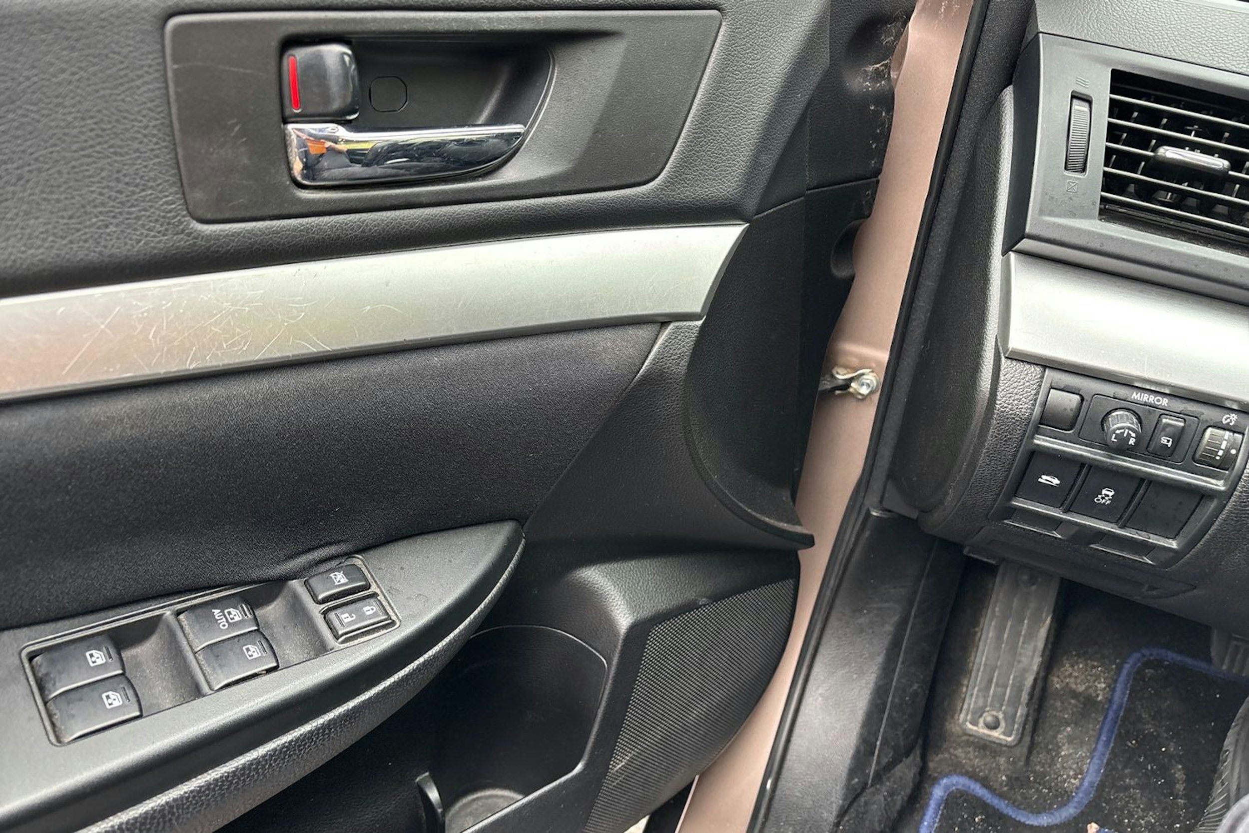 harmaa Subaru Outback 2013 kuva 21.