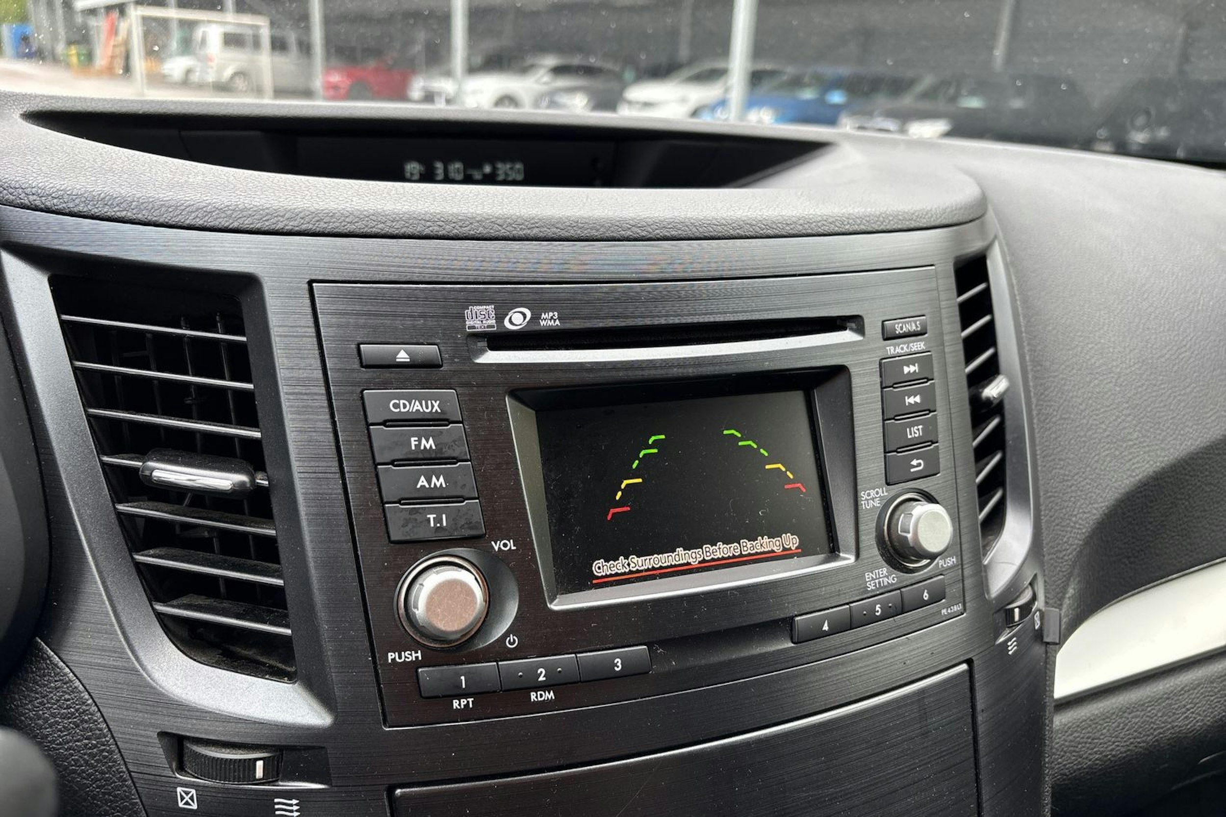 harmaa Subaru Outback 2013 kuva 22.