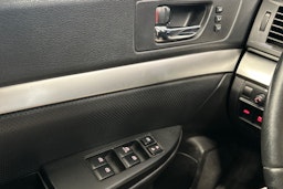 Harmaa Subaru Outback 2013 kuva 15.