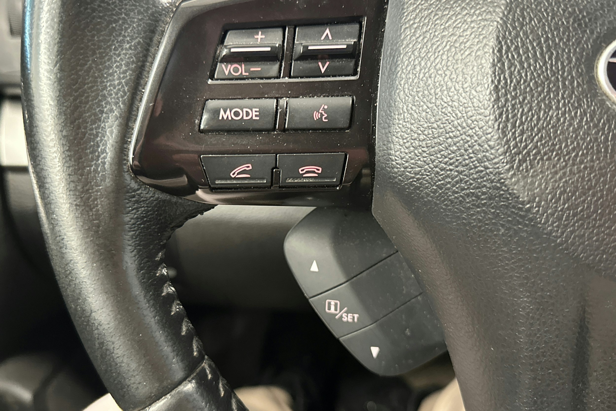 Harmaa Subaru Outback 2013 kuva 18.
