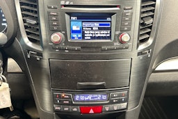 Harmaa Subaru Outback 2013 kuva 20.