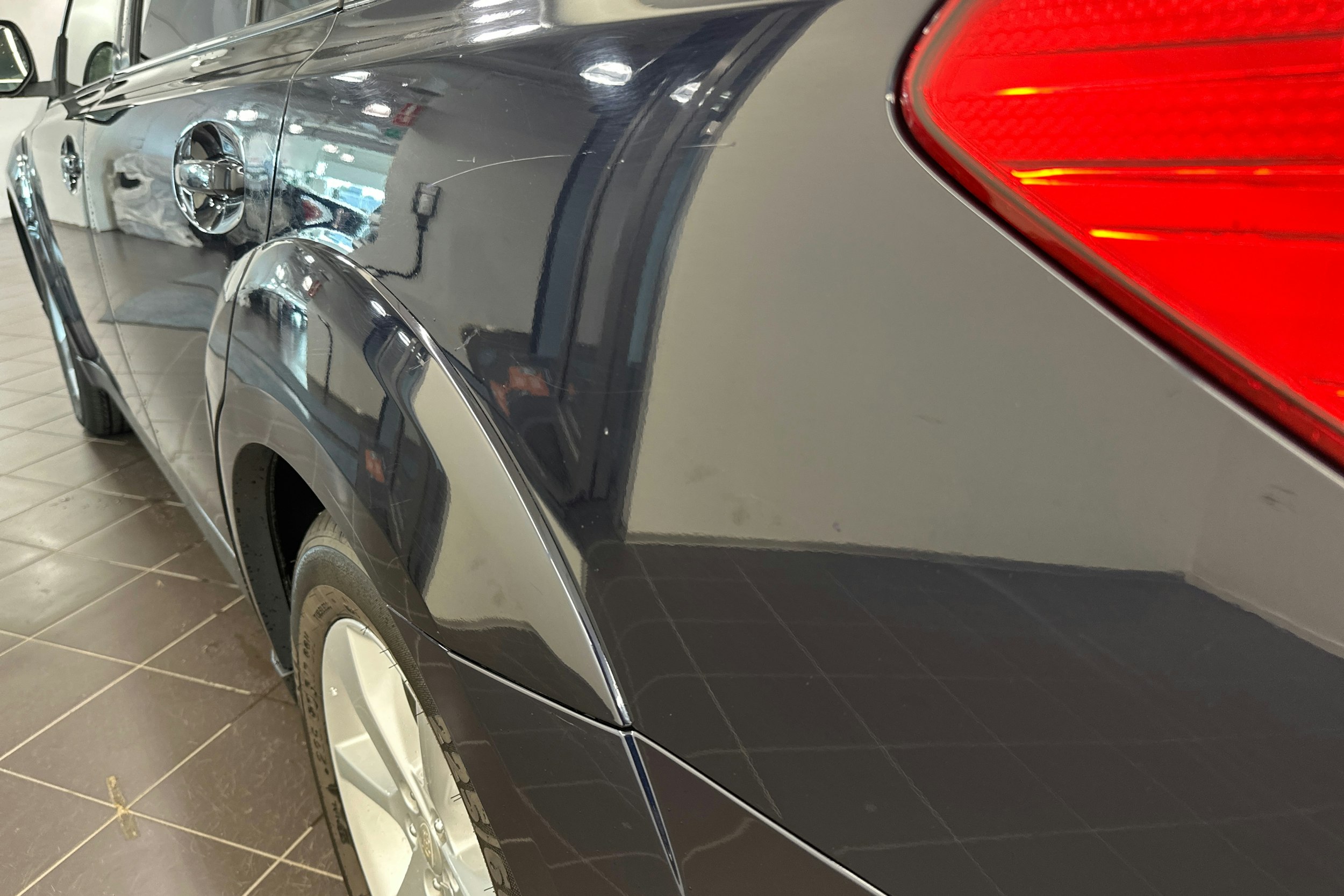 Harmaa Subaru Outback 2013 kuva 23.