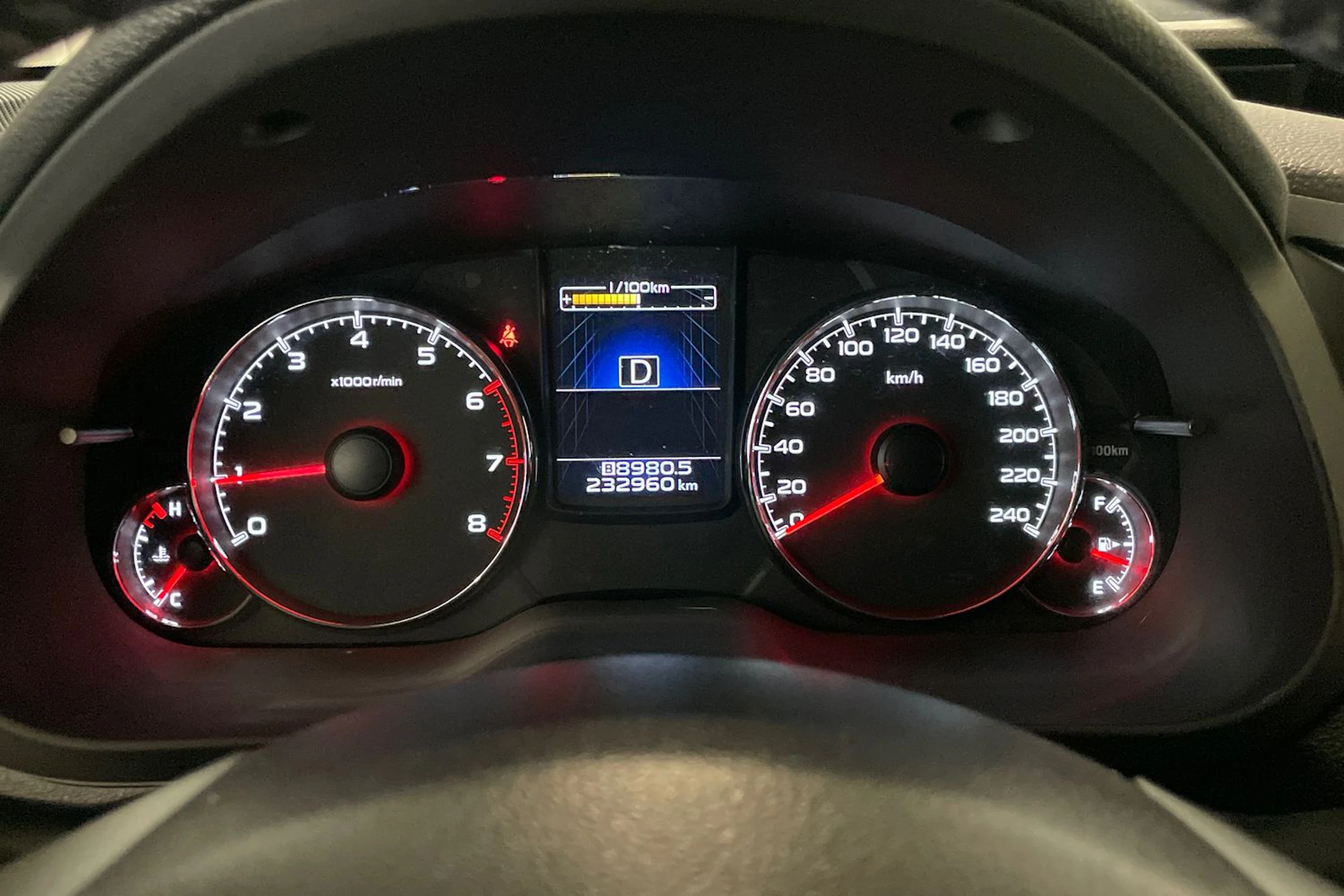 musta Subaru Outback 2014 kuva 13.