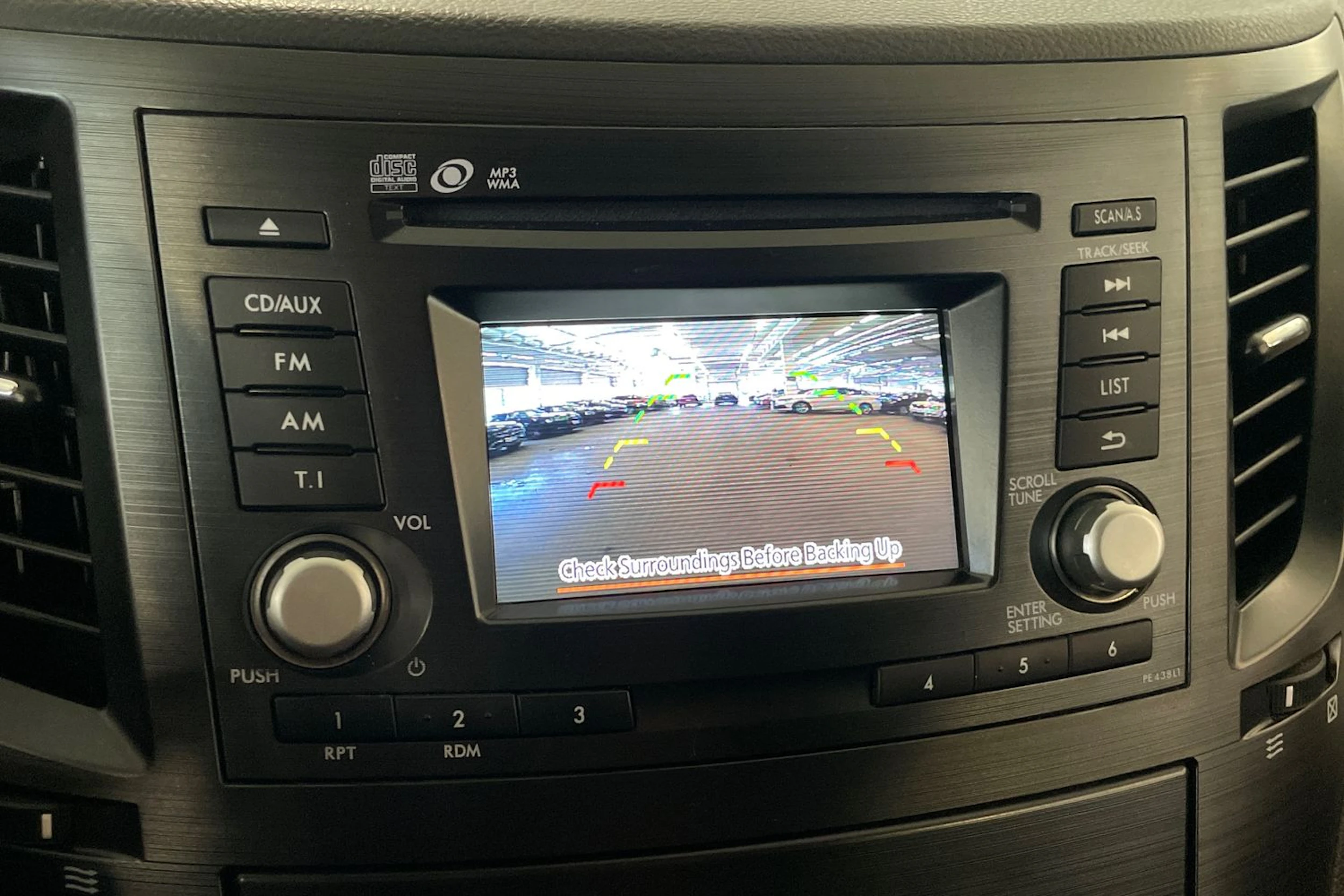 musta Subaru Outback 2014 kuva 14.