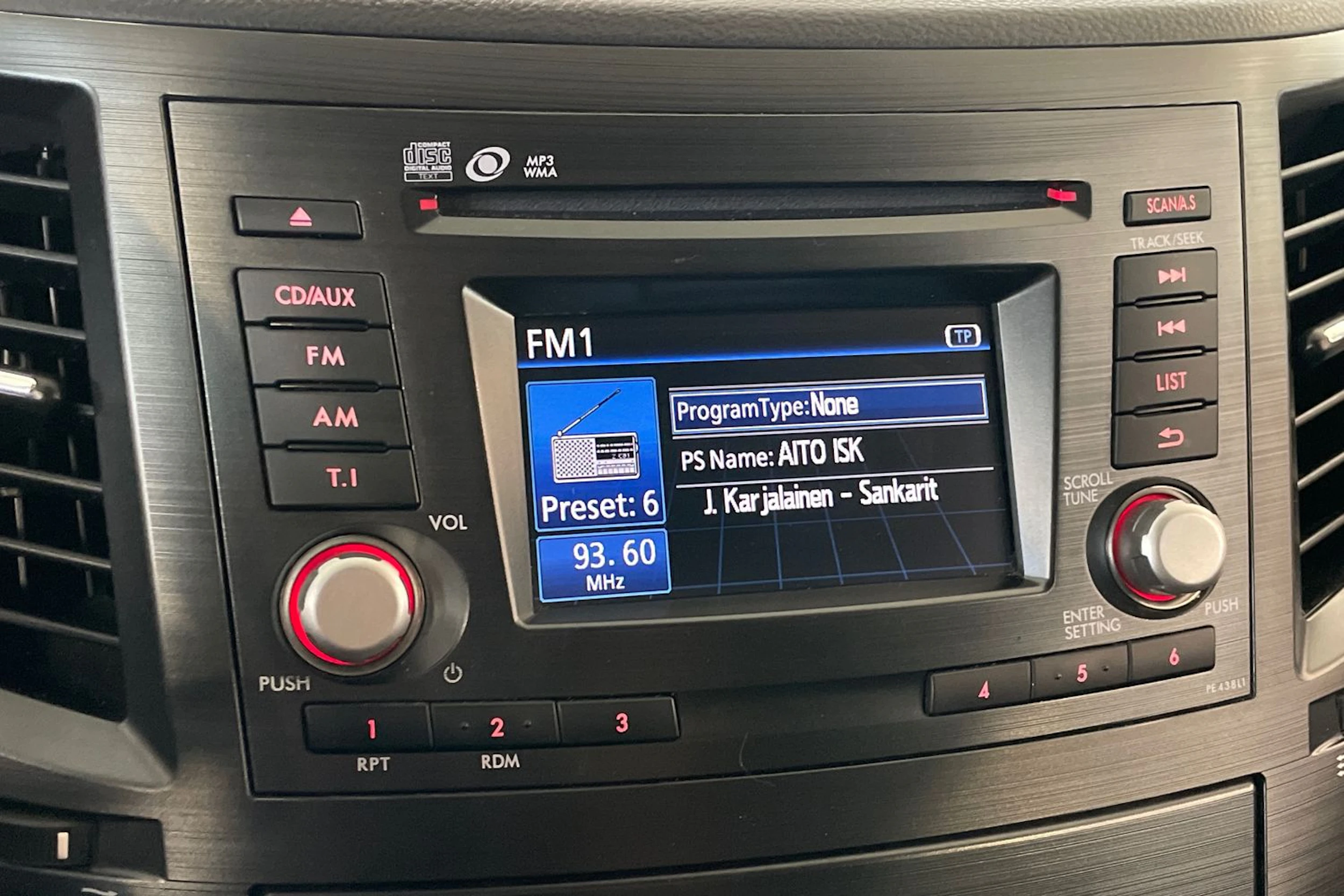musta Subaru Outback 2014 kuva 15.