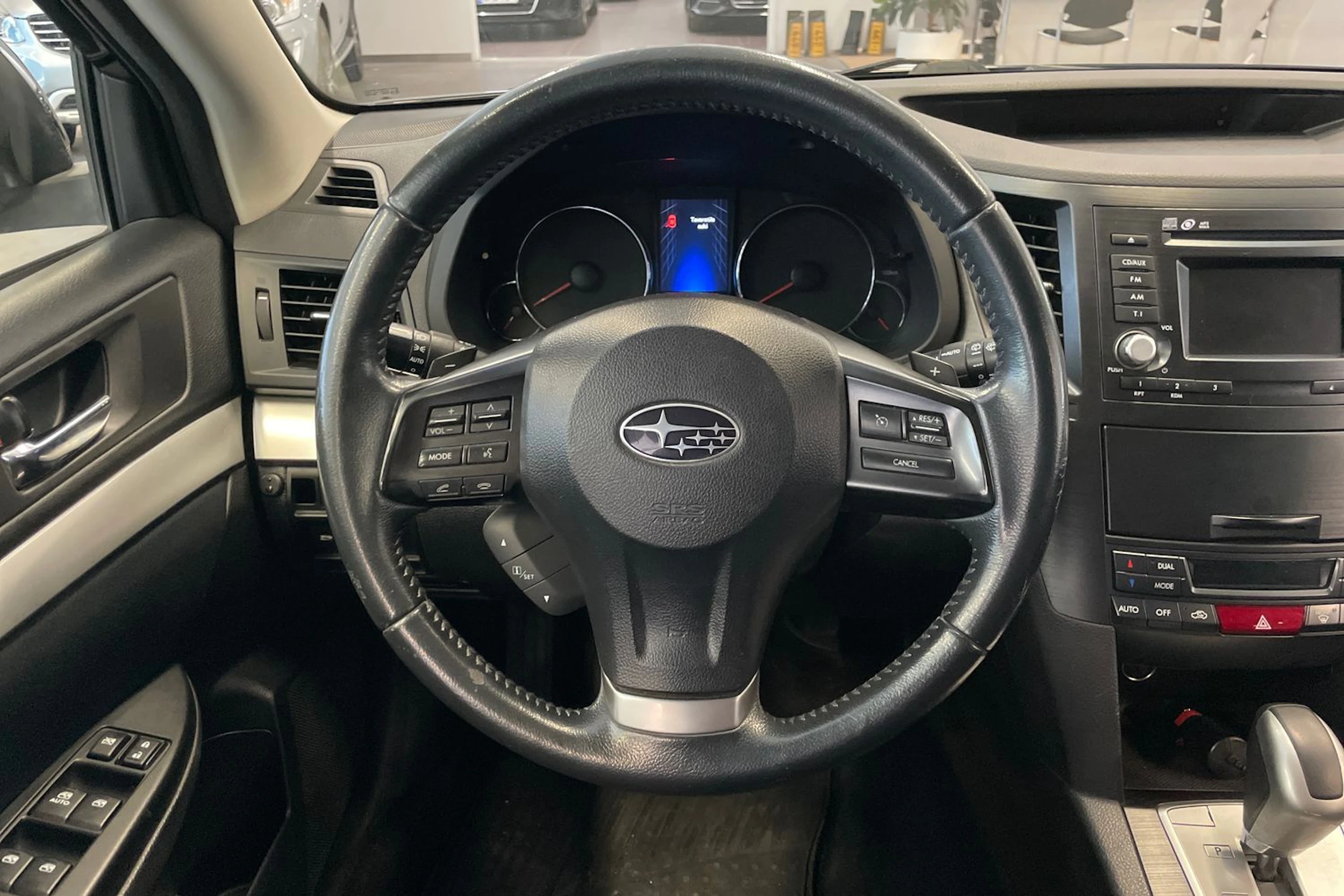 musta Subaru Outback 2014 kuva 22.