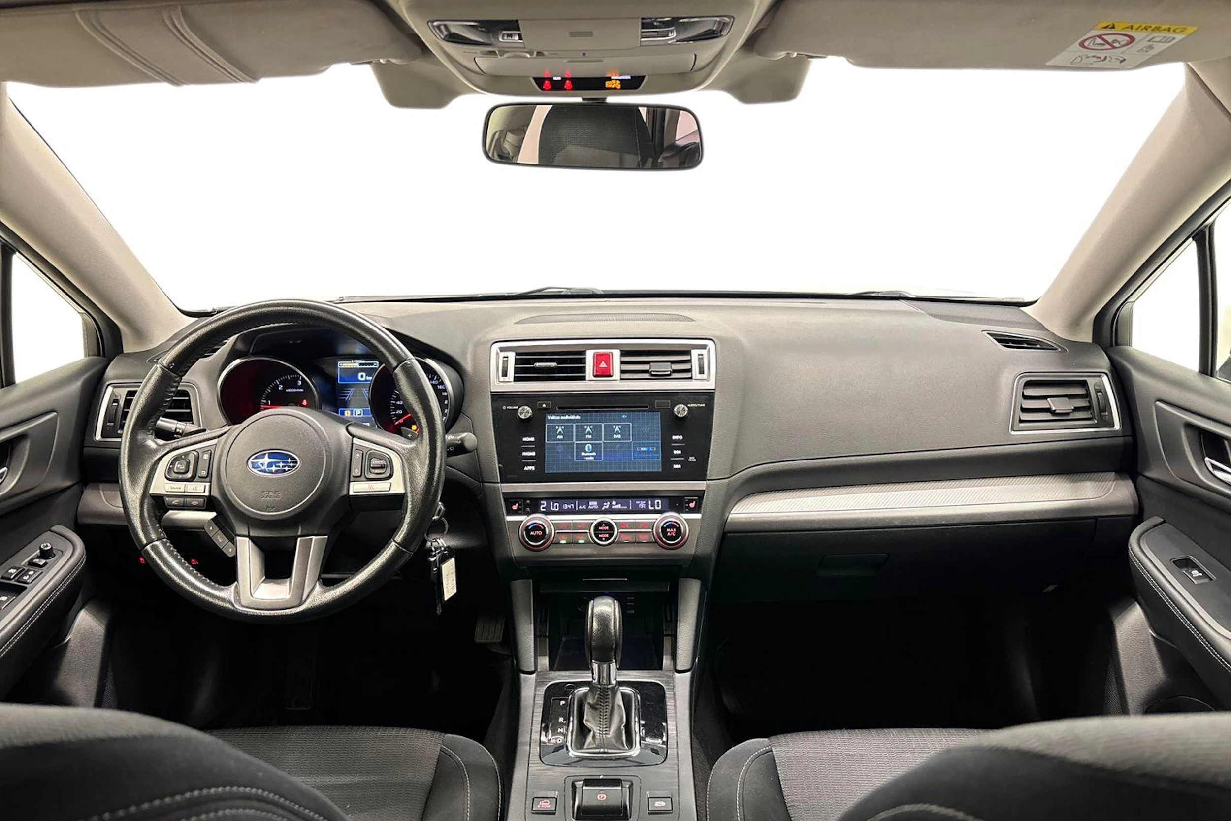 valkoinen Subaru Outback 2015 kuva 7.