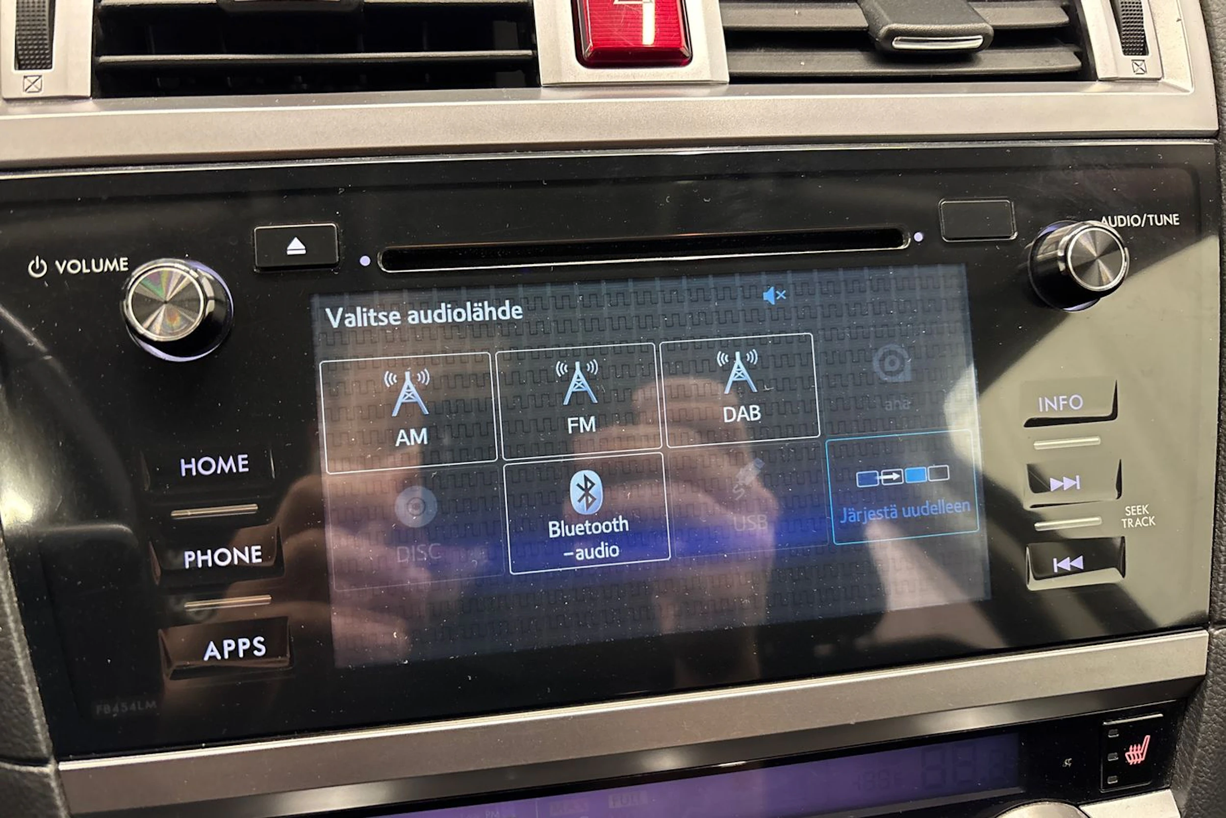 valkoinen Subaru Outback 2015 kuva 14.
