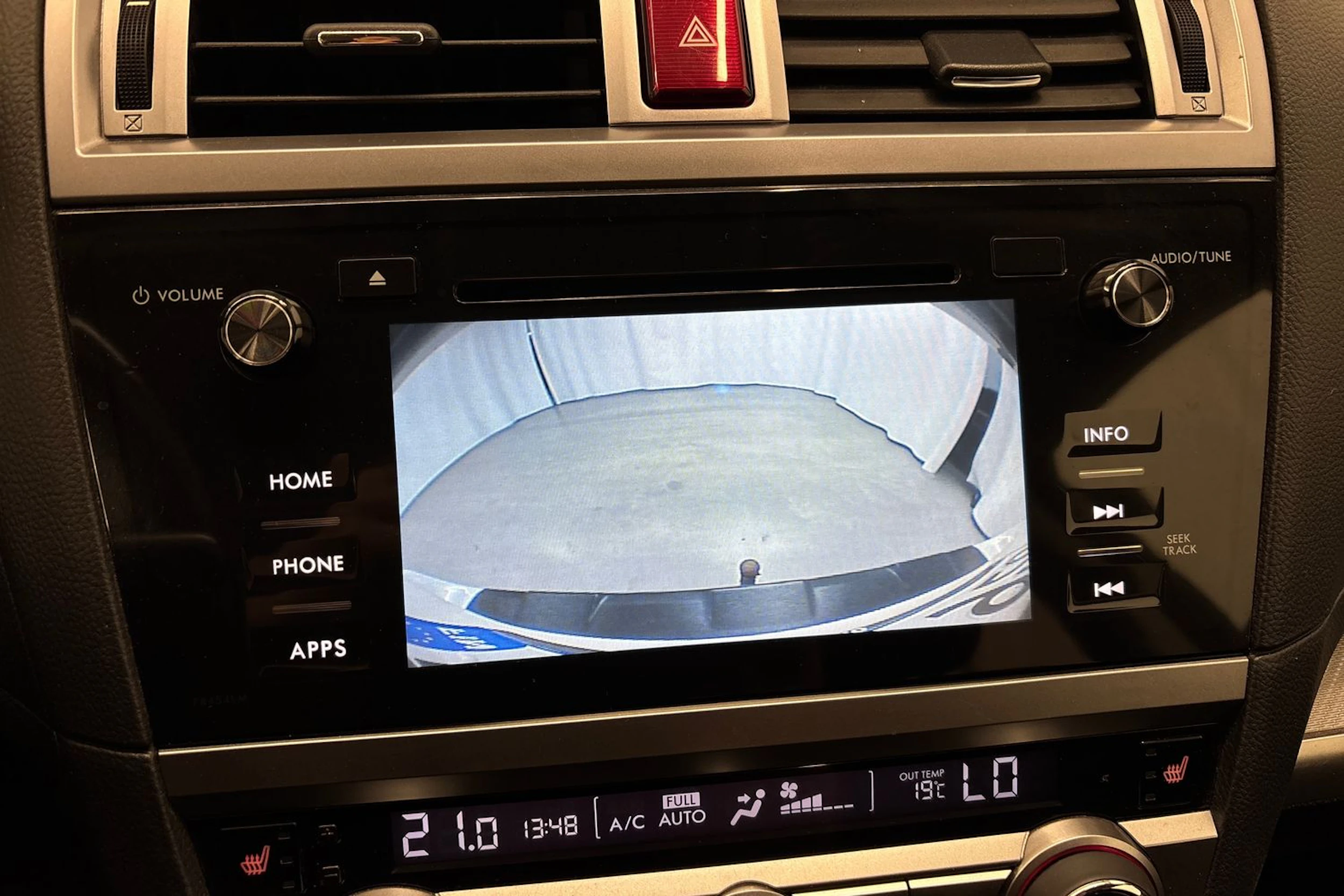 valkoinen Subaru Outback 2015 kuva 15.