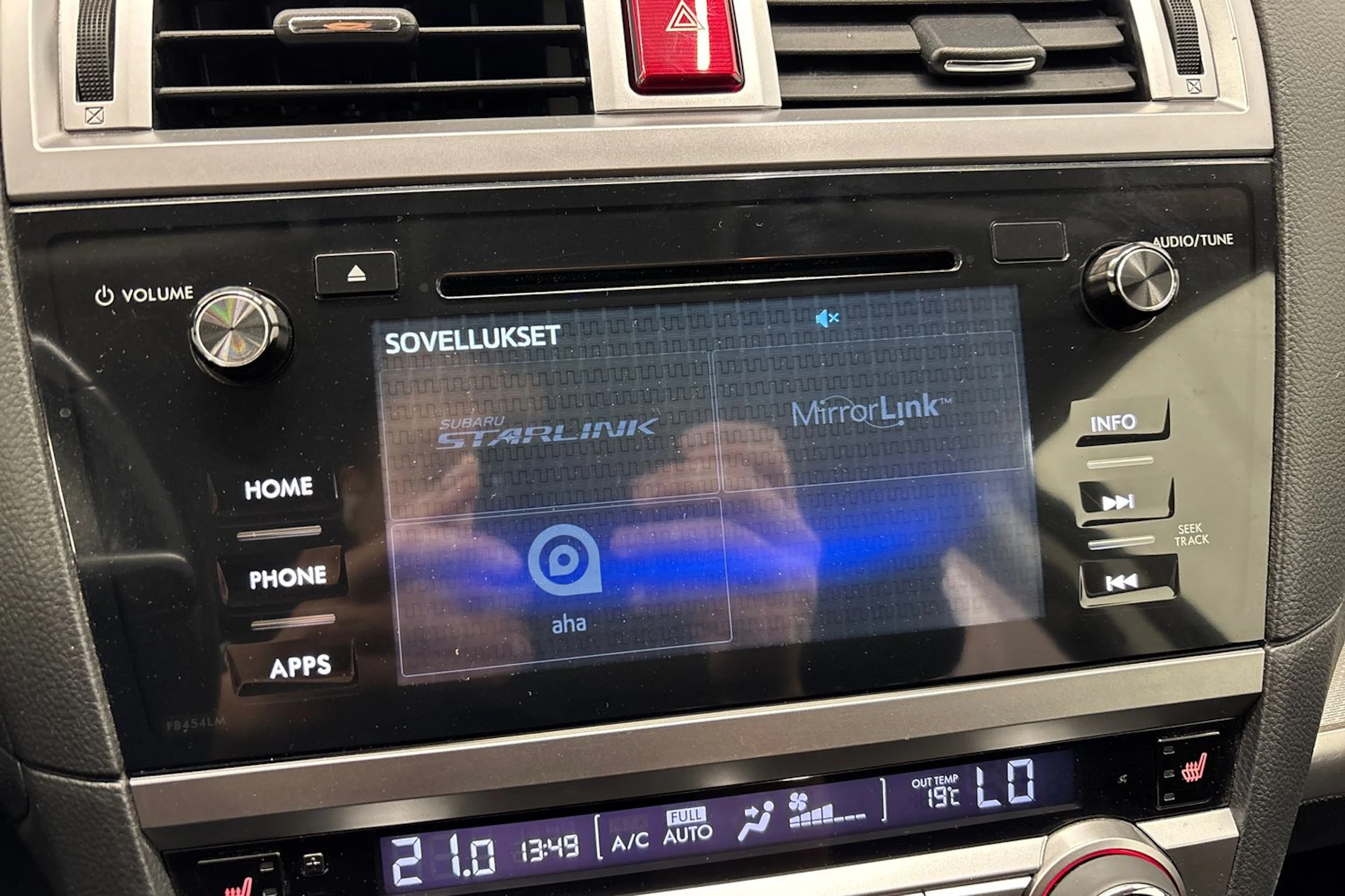 valkoinen Subaru Outback 2015 kuva 16.