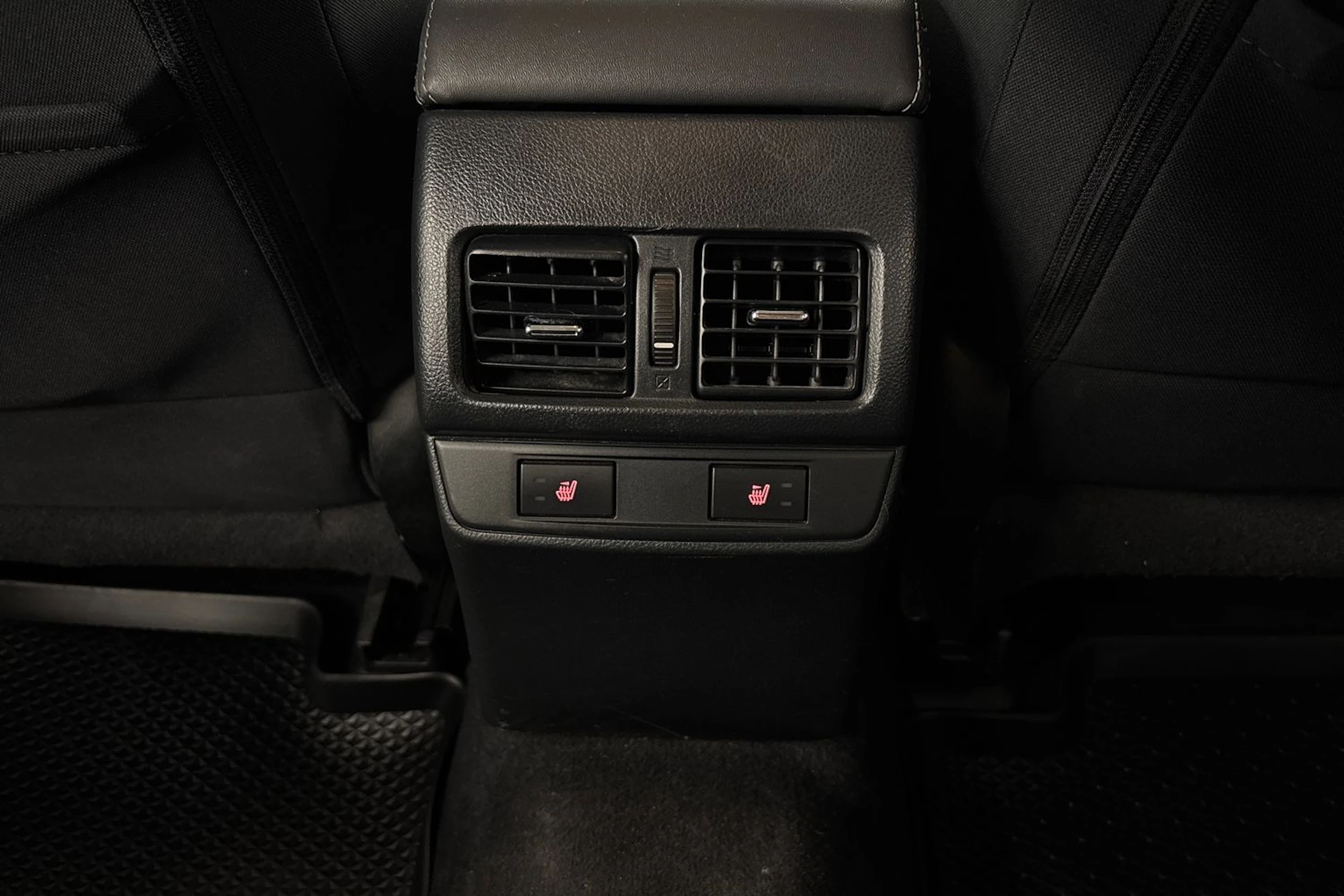 valkoinen Subaru Outback 2015 kuva 18.