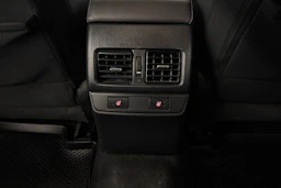 valkoinen Subaru Outback 2015 kuva 18.