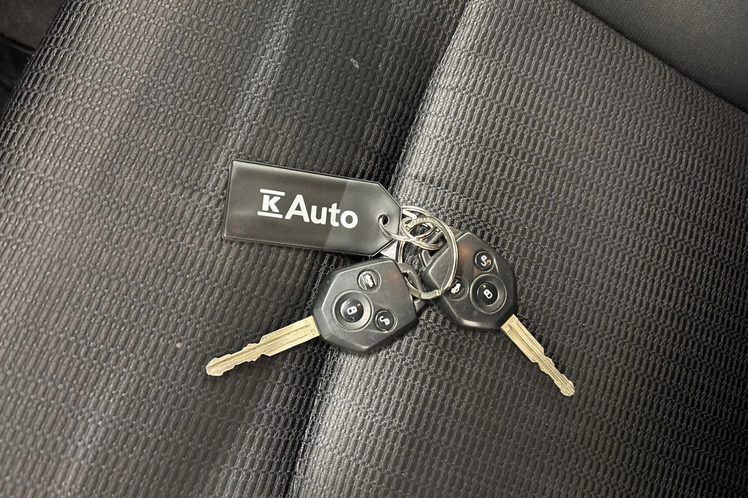 valkoinen Subaru Outback 2015 kuva 21.