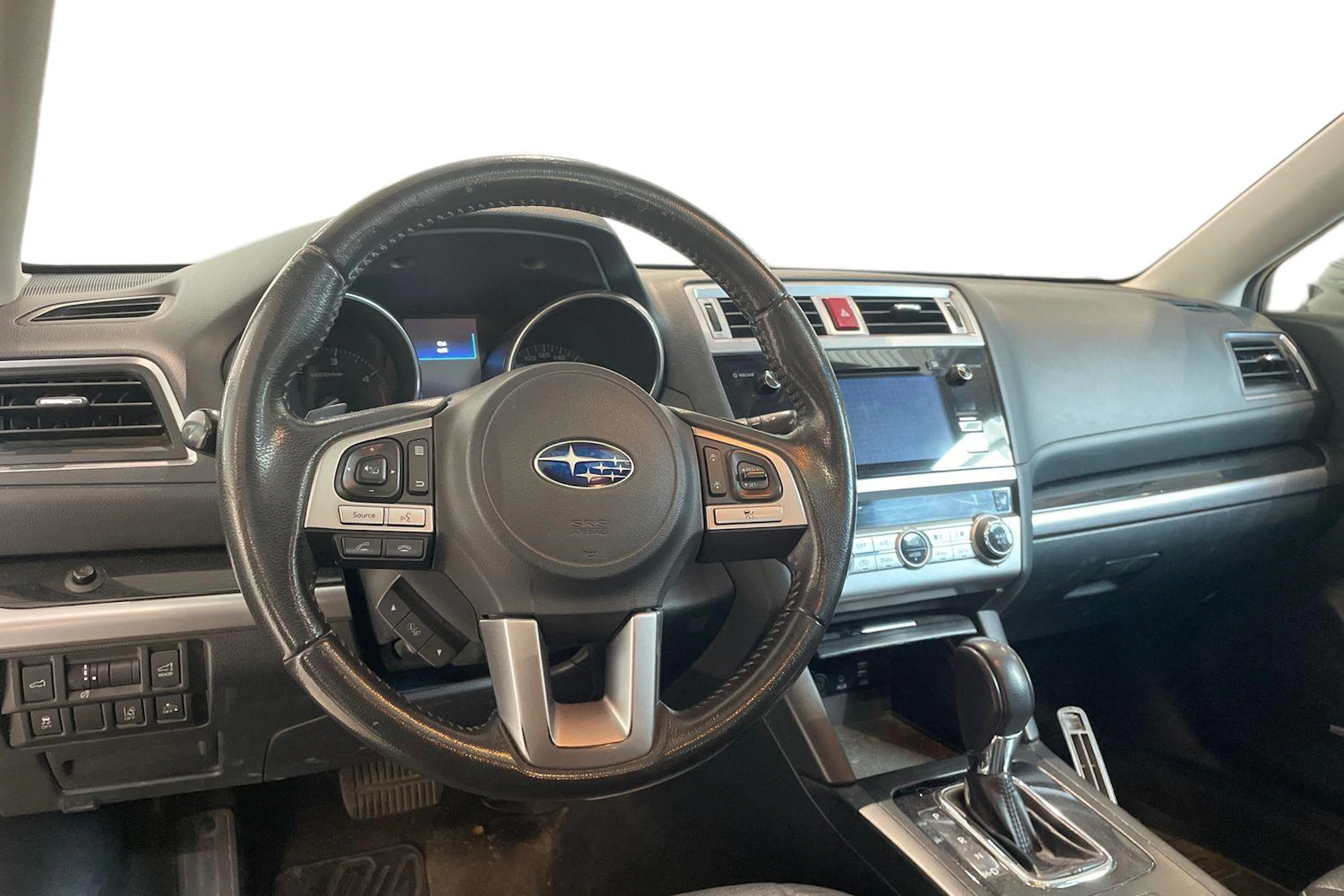 harmaa Subaru Outback 2015 kuva 3.