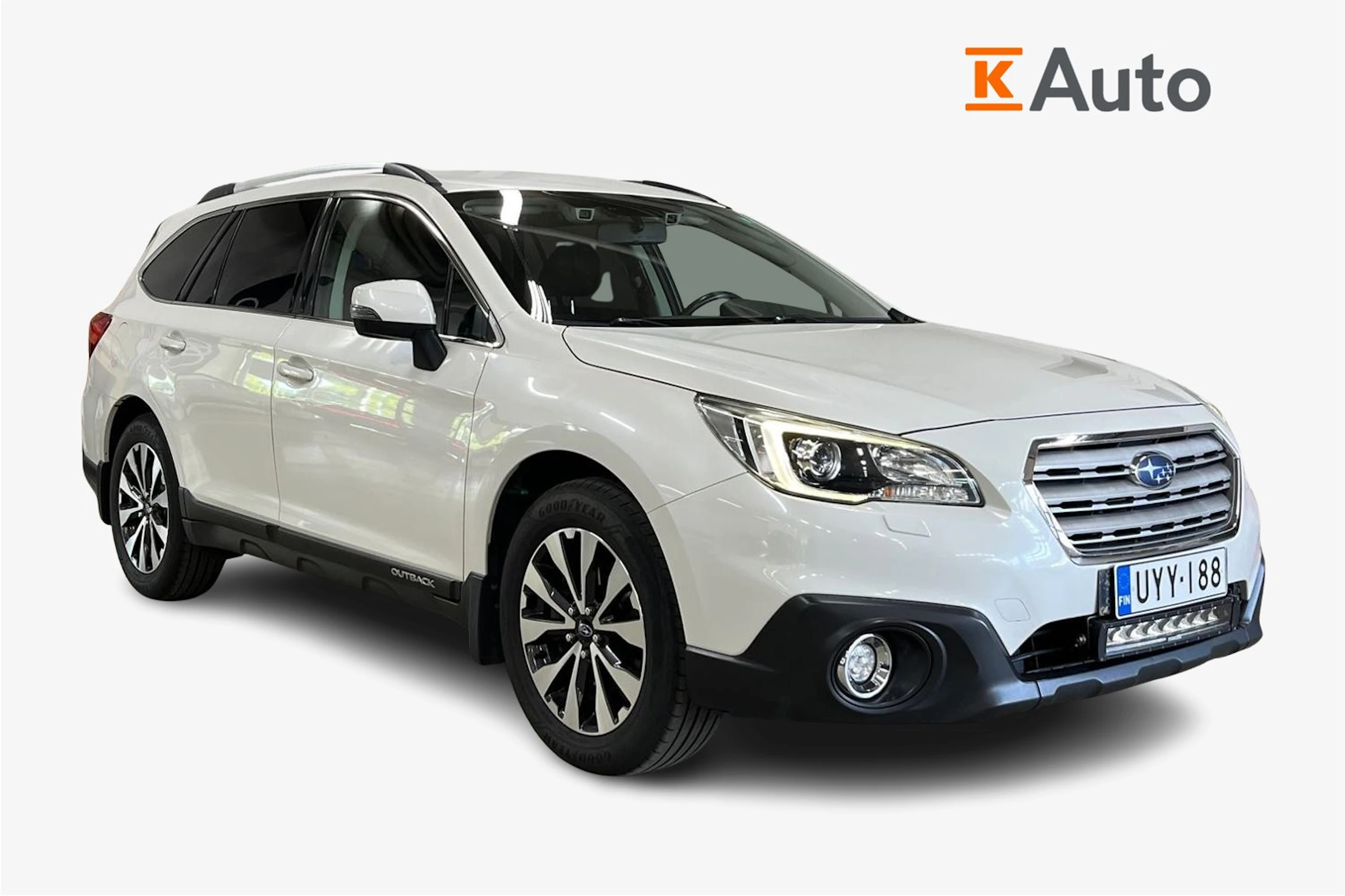 Valkoinen Subaru Outback 2015 kuva 1.