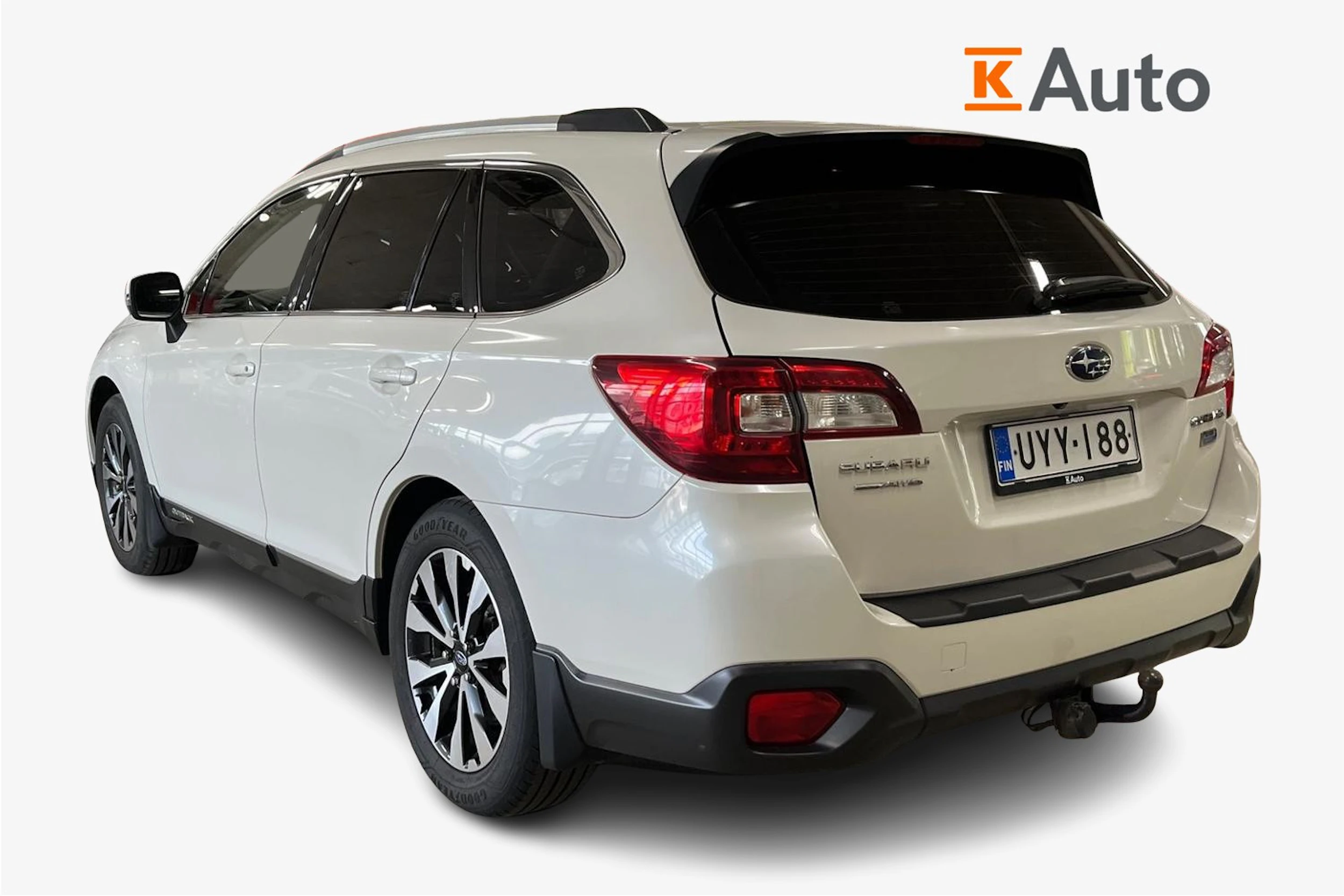 Valkoinen Subaru Outback 2015 kuva 3.