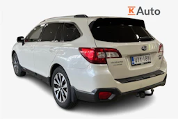 Valkoinen Subaru Outback 2015 kuva 3.