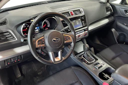 Valkoinen Subaru Outback 2015 kuva 8.
