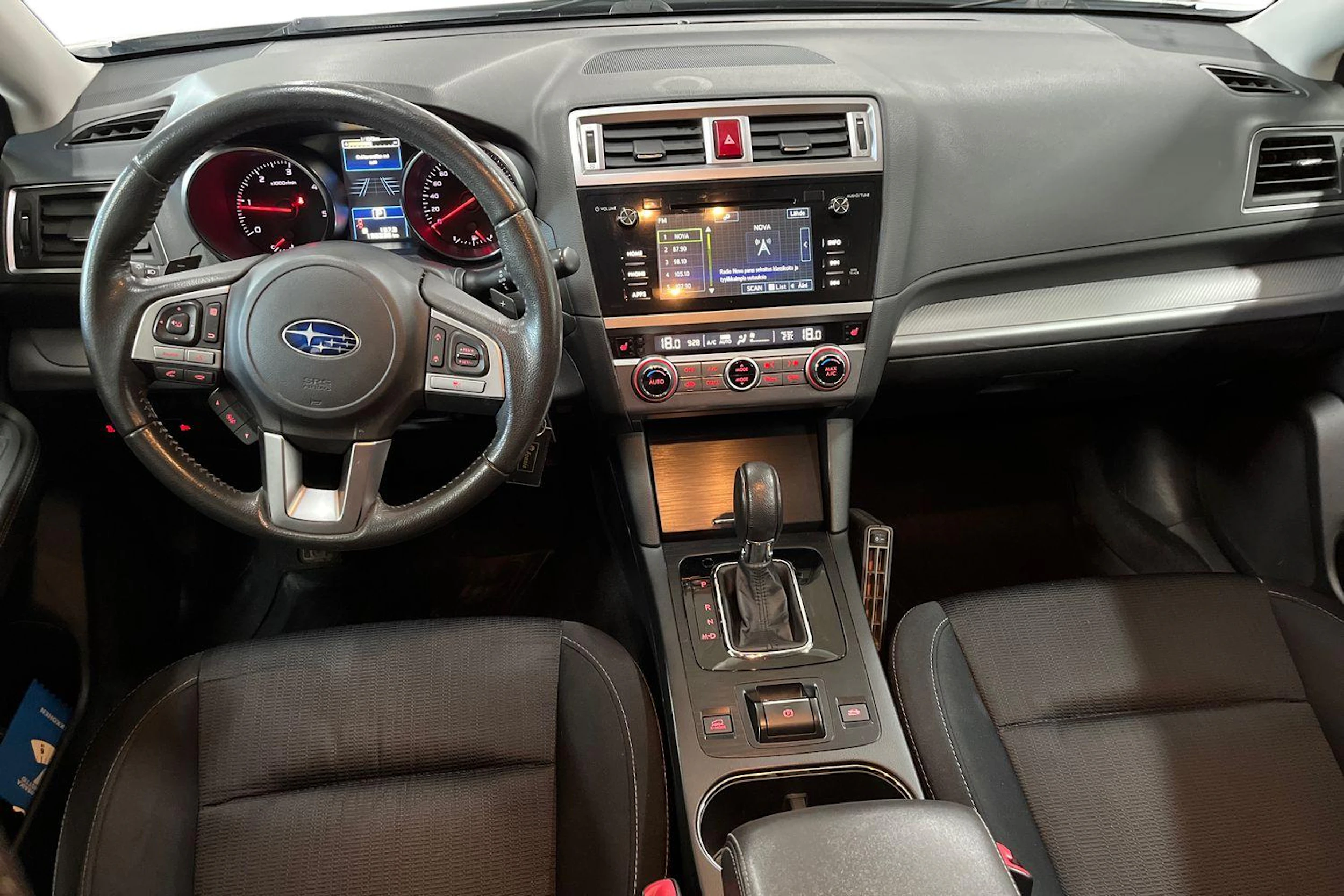 Valkoinen Subaru Outback 2015 kuva 9.