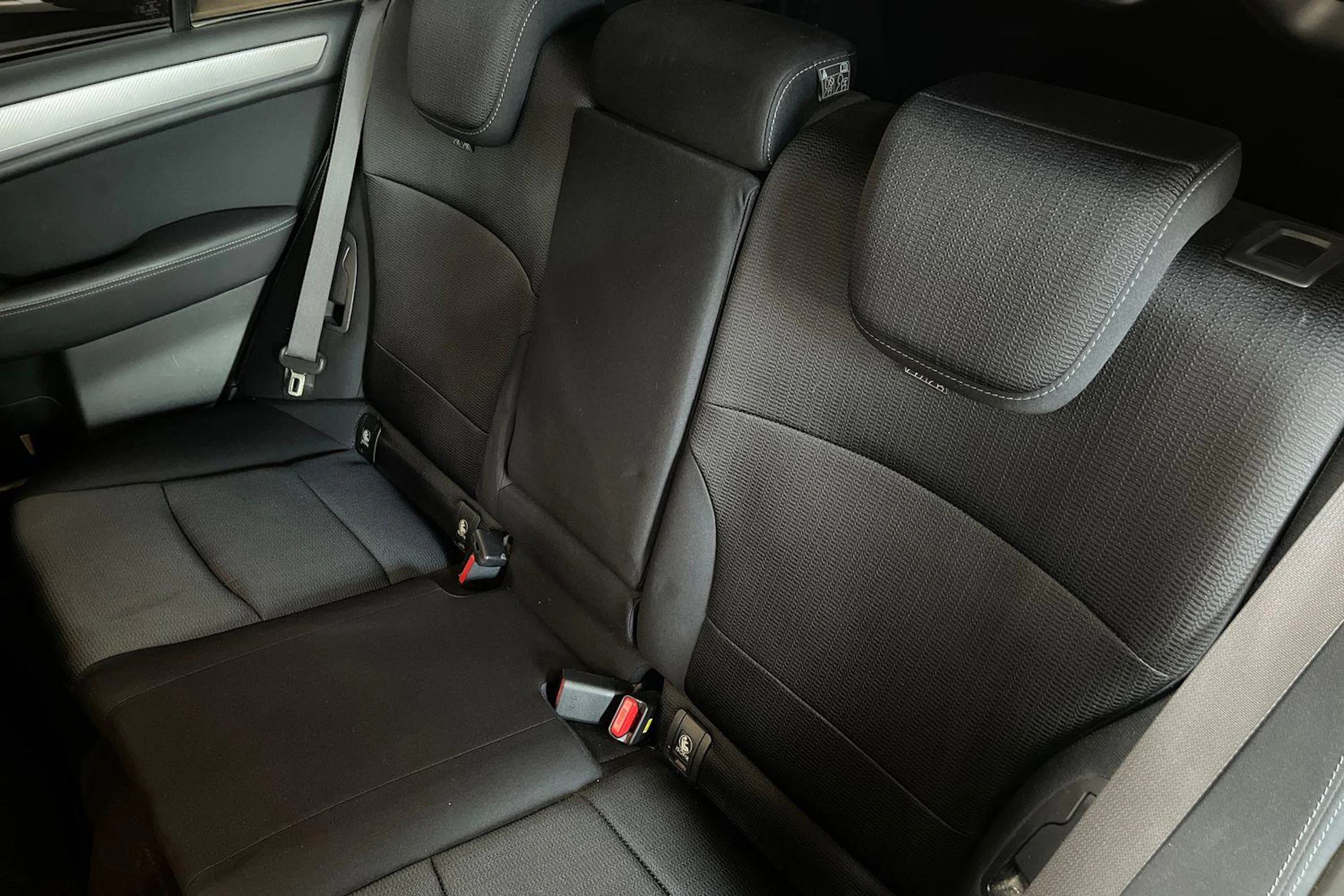 Valkoinen Subaru Outback 2015 kuva 11.