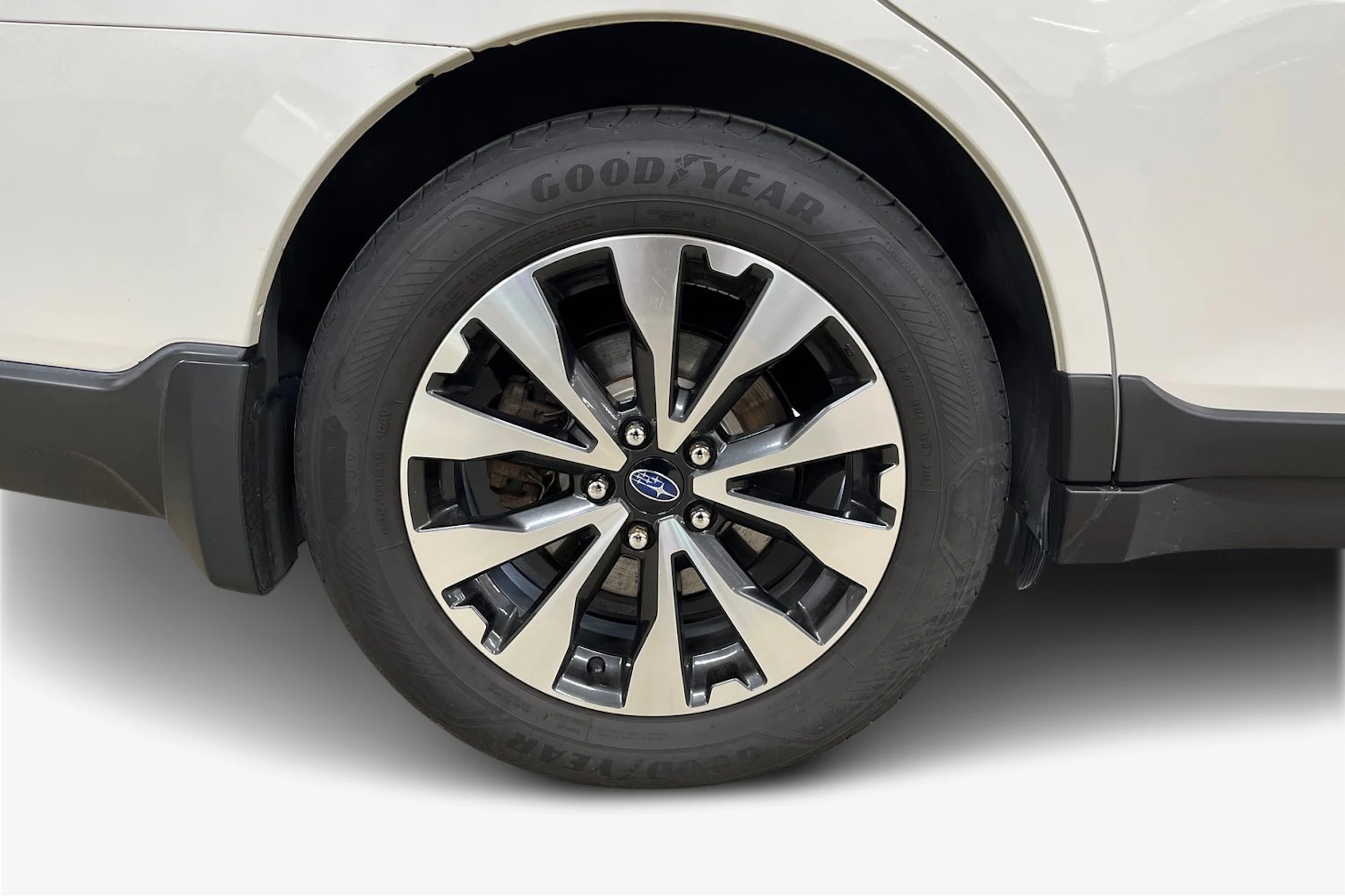 Valkoinen Subaru Outback 2015 kuva 12.
